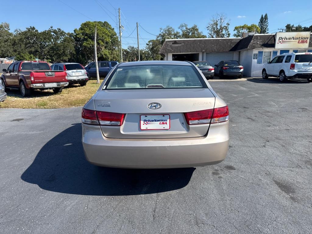 2006 TAN HYUNDAI SONATA GLS (5NPEU46C36H) with an 2.4L engine, Automatic transmission, located at 2929 9th St. West, Bradenton, 34205, (941) 242-2810, 27.473591, -82.570679 - Thanks for inquring into DriveNation USA! All vehicles listed can be viewed at www.drivenationusa.com for vehicle history reports and additonal info. We cannot quote any terms such as down payments or monthly payments without an application. You can apply directly at www.drivenationusa.com or by con - Photo#5