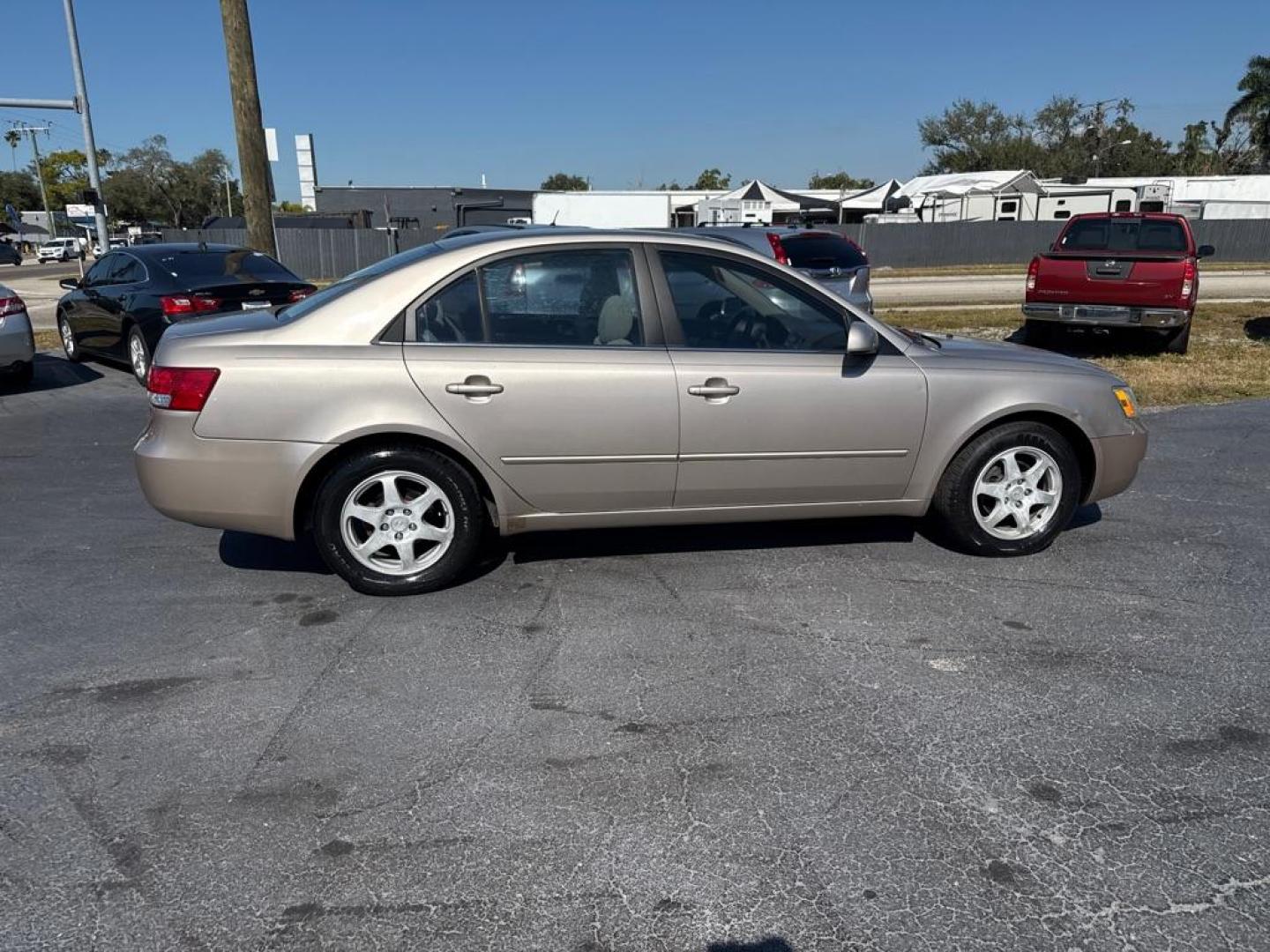 2006 TAN HYUNDAI SONATA GLS (5NPEU46C36H) with an 2.4L engine, Automatic transmission, located at 2929 9th St. West, Bradenton, 34205, (941) 242-2810, 27.473591, -82.570679 - Thanks for inquring into DriveNation USA! All vehicles listed can be viewed at www.drivenationusa.com for vehicle history reports and additonal info. We cannot quote any terms such as down payments or monthly payments without an application. You can apply directly at www.drivenationusa.com or by con - Photo#7