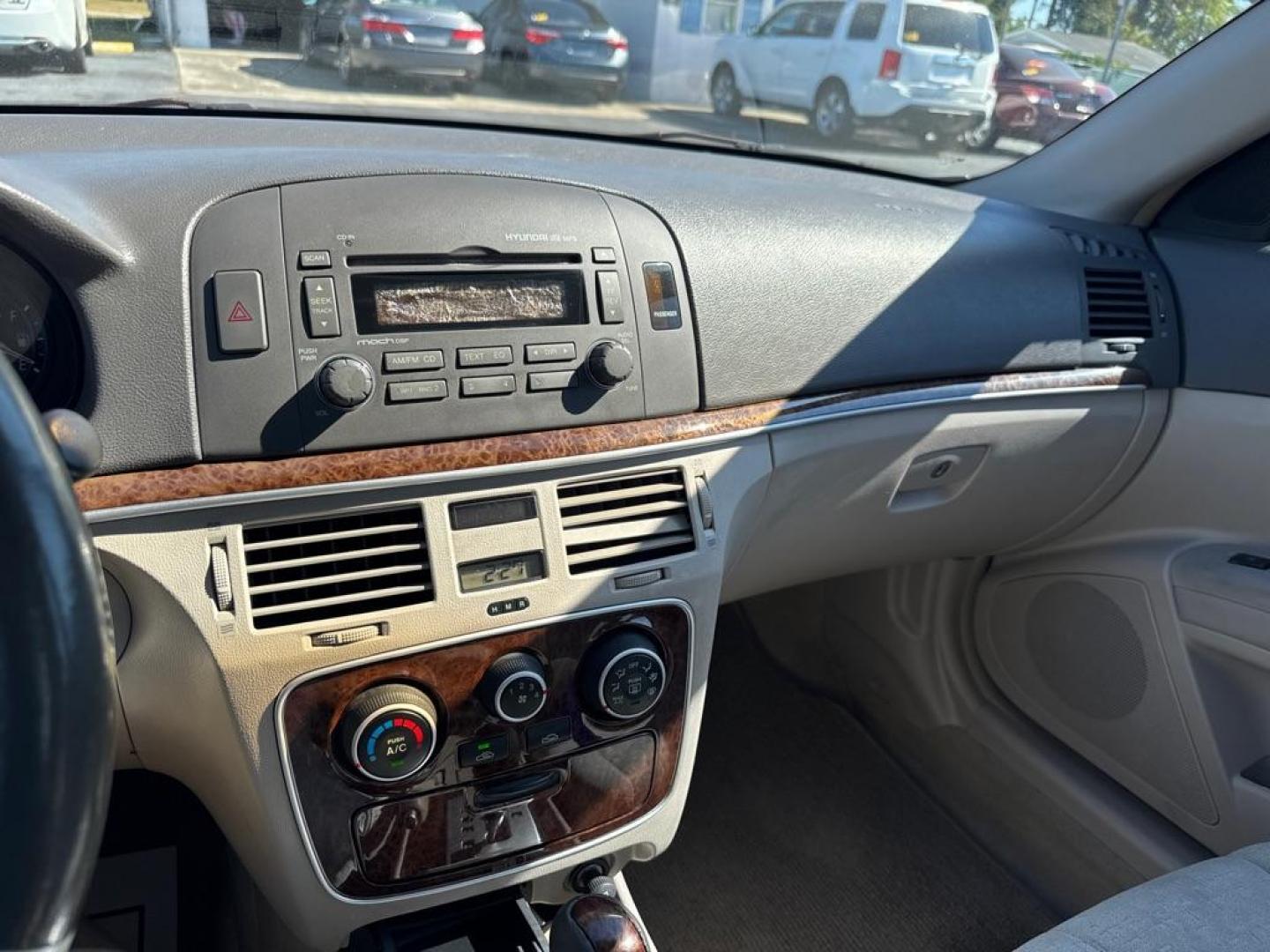 2006 TAN HYUNDAI SONATA GLS (5NPEU46C36H) with an 2.4L engine, Automatic transmission, located at 2929 9th St. West, Bradenton, 34205, (941) 242-2810, 27.473591, -82.570679 - Thanks for inquring into DriveNation USA! All vehicles listed can be viewed at www.drivenationusa.com for vehicle history reports and additonal info. We cannot quote any terms such as down payments or monthly payments without an application. You can apply directly at www.drivenationusa.com or by con - Photo#10