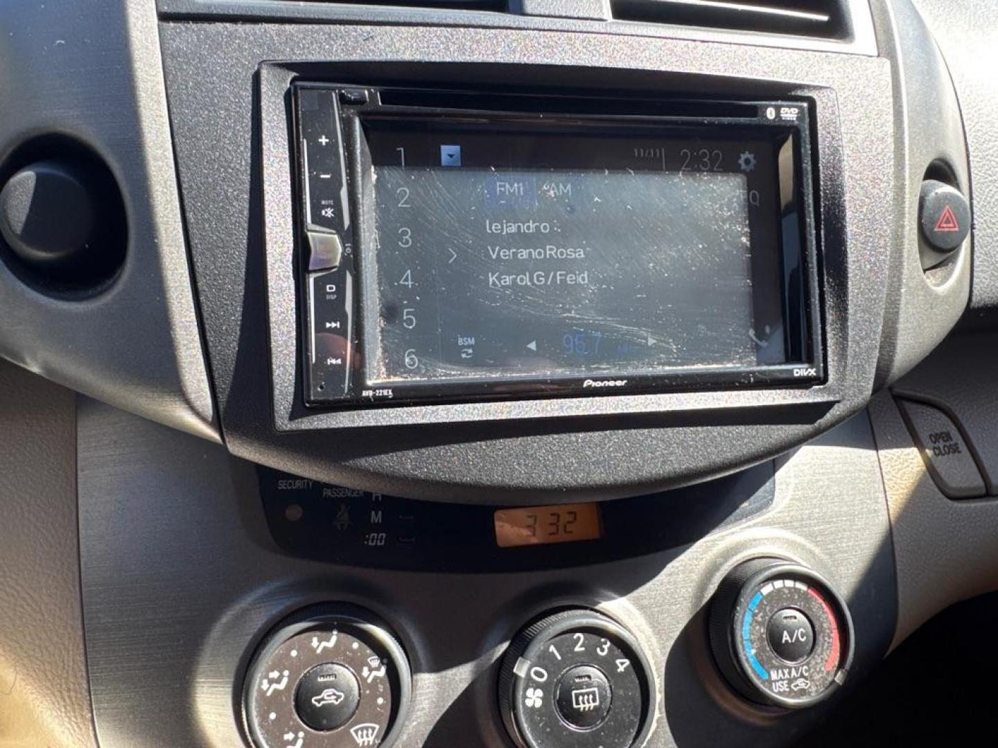 2010 WHITE TOYOTA RAV4 (2T3ZF4DVXAW) with an 2.5L engine, Automatic transmission, located at 2929 9th St. West, Bradenton, 34205, (941) 242-2810, 27.473591, -82.570679 - Thanks for inquring into DriveNation USA! All vehicles listed can be viewed at www.drivenationusa.com for vehicle history reports and additonal info. We cannot quote any terms such as down payments or monthly payments without an application. You can apply directly at www.drivenationusa.com or by con - Photo#11