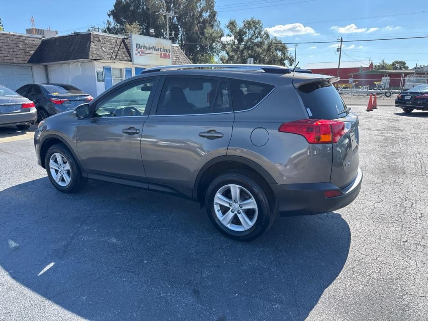 2013 GRAY TOYOTA RAV4 XLE (JTMWFREV2DD) with an 2.5L engine, Automatic transmission, located at 2929 9th St. West, Bradenton, 34205, (941) 242-2810, 27.473591, -82.570679 - Thanks for inquring into DriveNation USA! All vehicles listed can be viewed at www.drivenationusa.com for vehicle history reports and additonal info. We cannot quote any terms such as down payments or monthly payments without an application. You can apply directly at www.drivenationusa.com or by con - Photo#4