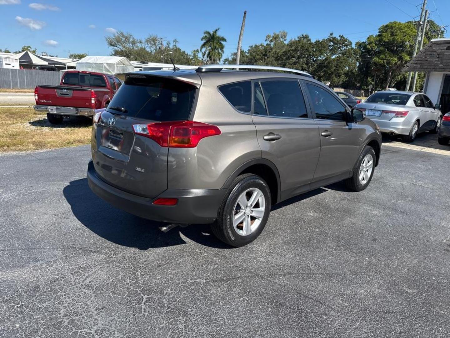 2013 GRAY TOYOTA RAV4 XLE (JTMWFREV2DD) with an 2.5L engine, Automatic transmission, located at 2929 9th St. West, Bradenton, 34205, (941) 242-2810, 27.473591, -82.570679 - Thanks for inquring into DriveNation USA! All vehicles listed can be viewed at www.drivenationusa.com for vehicle history reports and additonal info. We cannot quote any terms such as down payments or monthly payments without an application. You can apply directly at www.drivenationusa.com or by con - Photo#6