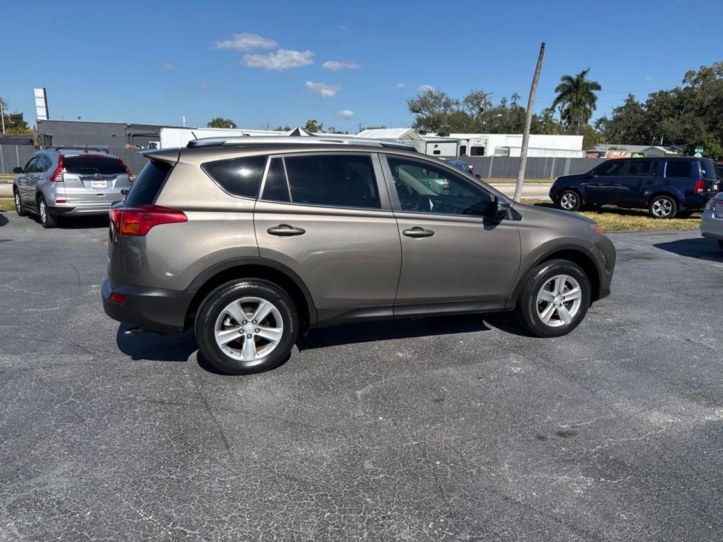 2013 GRAY TOYOTA RAV4 XLE (JTMWFREV2DD) with an 2.5L engine, Automatic transmission, located at 2929 9th St. West, Bradenton, 34205, (941) 242-2810, 27.473591, -82.570679 - Thanks for inquring into DriveNation USA! All vehicles listed can be viewed at www.drivenationusa.com for vehicle history reports and additonal info. We cannot quote any terms such as down payments or monthly payments without an application. You can apply directly at www.drivenationusa.com or by con - Photo#7