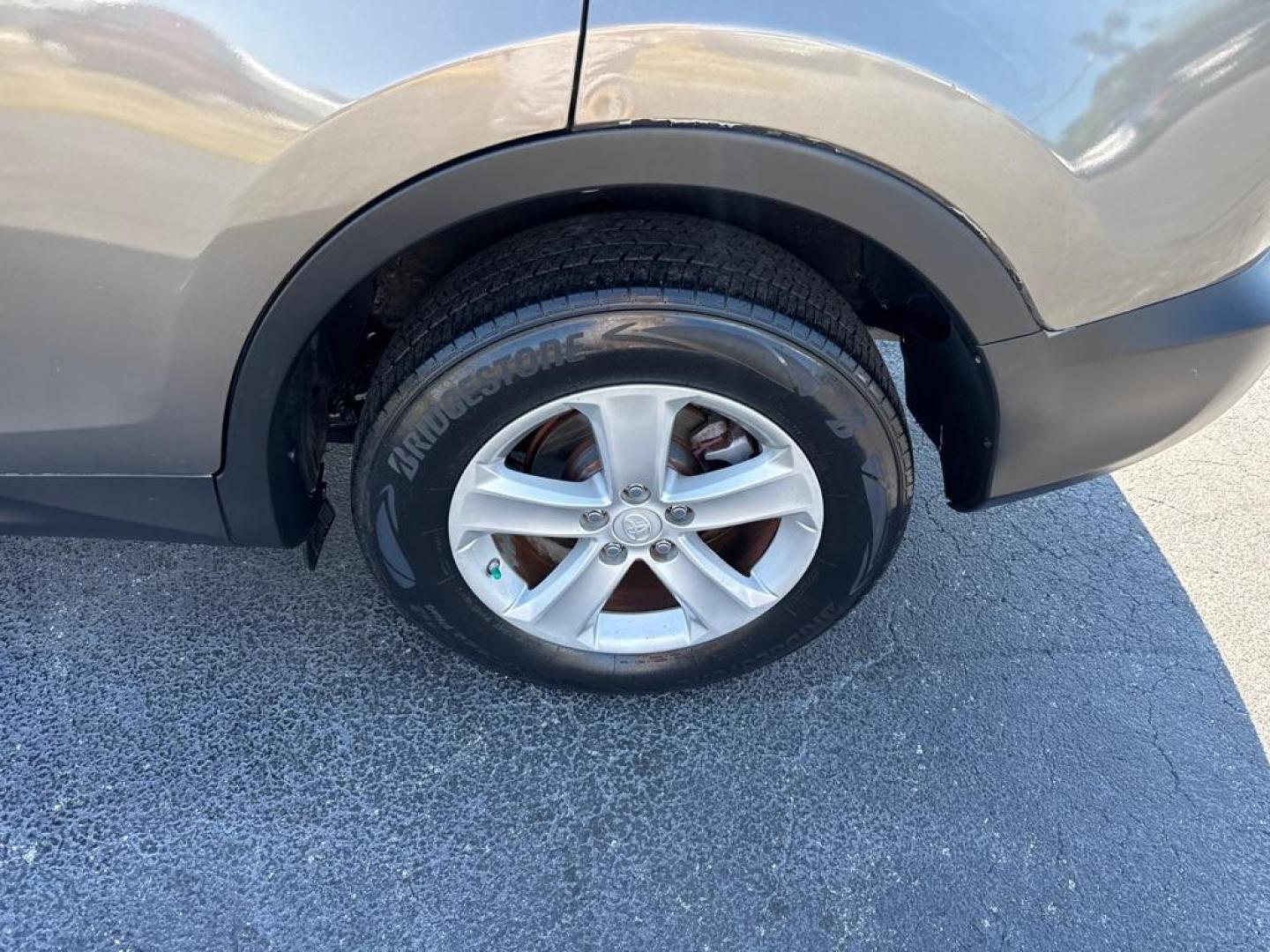 2013 GRAY TOYOTA RAV4 XLE (JTMWFREV2DD) with an 2.5L engine, Automatic transmission, located at 2929 9th St. West, Bradenton, 34205, (941) 242-2810, 27.473591, -82.570679 - Thanks for inquring into DriveNation USA! All vehicles listed can be viewed at www.drivenationusa.com for vehicle history reports and additonal info. We cannot quote any terms such as down payments or monthly payments without an application. You can apply directly at www.drivenationusa.com or by con - Photo#8