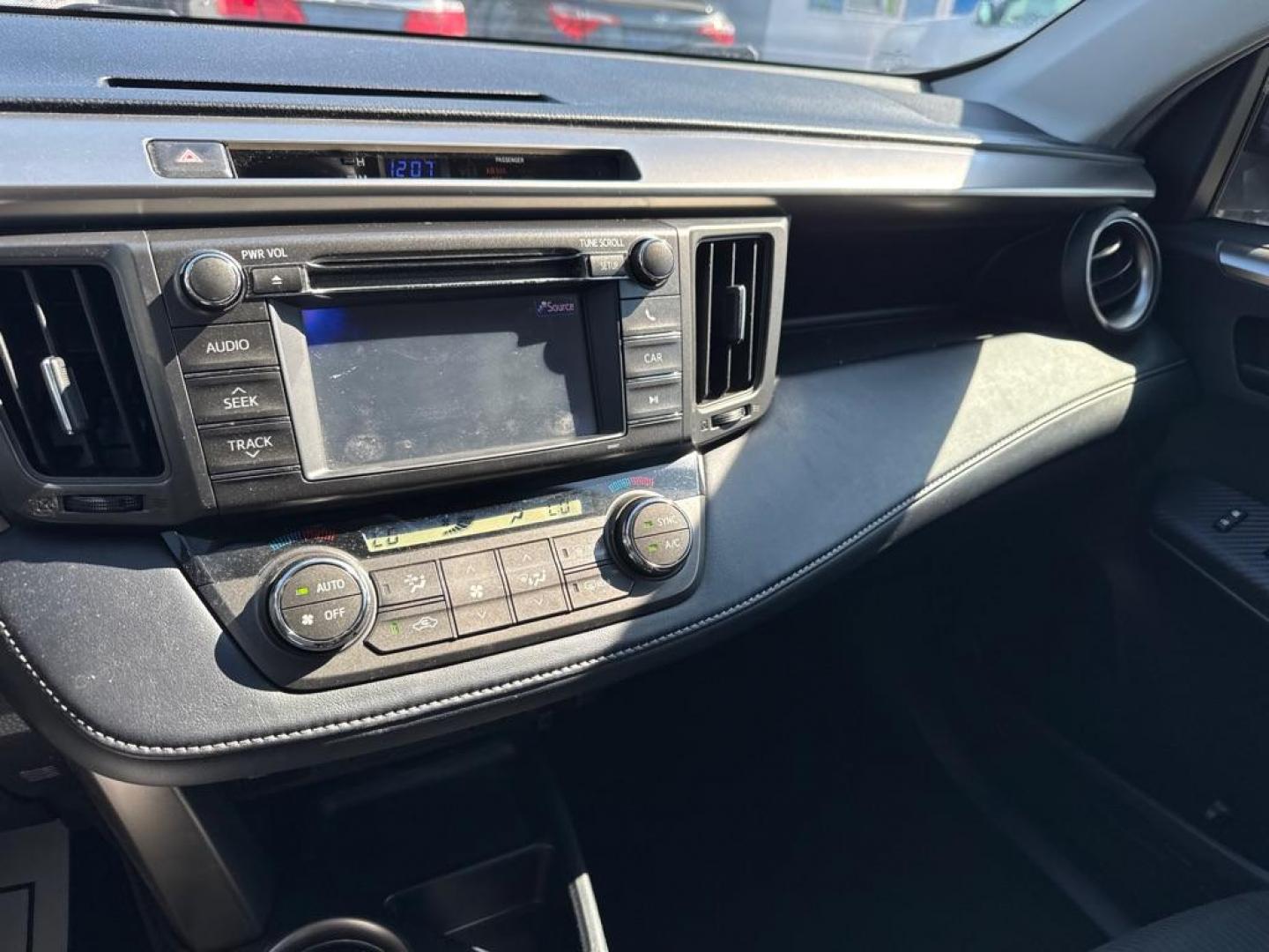 2013 GRAY TOYOTA RAV4 XLE (JTMWFREV2DD) with an 2.5L engine, Automatic transmission, located at 2929 9th St. West, Bradenton, 34205, (941) 242-2810, 27.473591, -82.570679 - Thanks for inquring into DriveNation USA! All vehicles listed can be viewed at www.drivenationusa.com for vehicle history reports and additonal info. We cannot quote any terms such as down payments or monthly payments without an application. You can apply directly at www.drivenationusa.com or by con - Photo#11