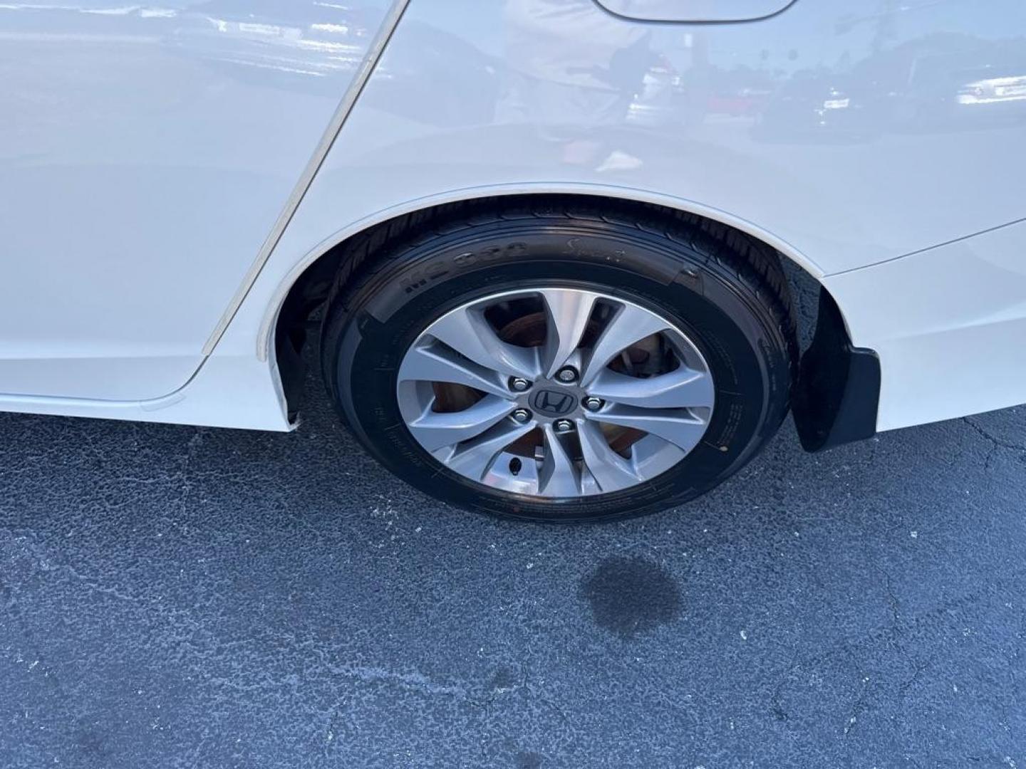 2014 WHITE HONDA ACCORD LX (1HGCR2F36EA) with an 2.4L engine, Continuously Variable transmission, located at 2929 9th St. West, Bradenton, 34205, (941) 242-2810, 27.473591, -82.570679 - Thanks for inquring into DriveNation USA! All vehicles listed can be viewed at www.drivenationusa.com for vehicle history reports and additonal info. We cannot quote any terms such as down payments or monthly payments without an application. You can apply directly at www.drivenationusa.com or by con - Photo#9