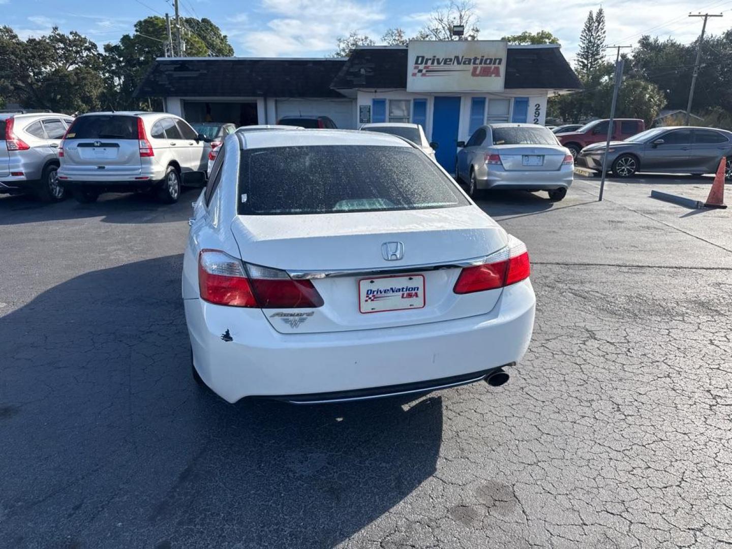 2015 WHITE HONDA ACCORD LX (1HGCR2F37FA) with an 2.4L engine, Continuously Variable transmission, located at 2929 9th St. West, Bradenton, 34205, (941) 242-2810, 27.473591, -82.570679 - Photo#6