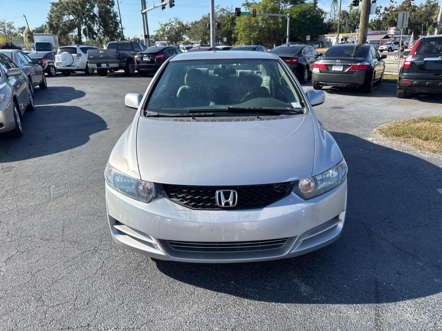 2010 SILVER HONDA CIVIC LX (2HGFG1B63AH) with an 1.8L engine, Automatic transmission, located at 2929 9th St. West, Bradenton, 34205, (941) 242-2810, 27.473591, -82.570679 - Photo#2