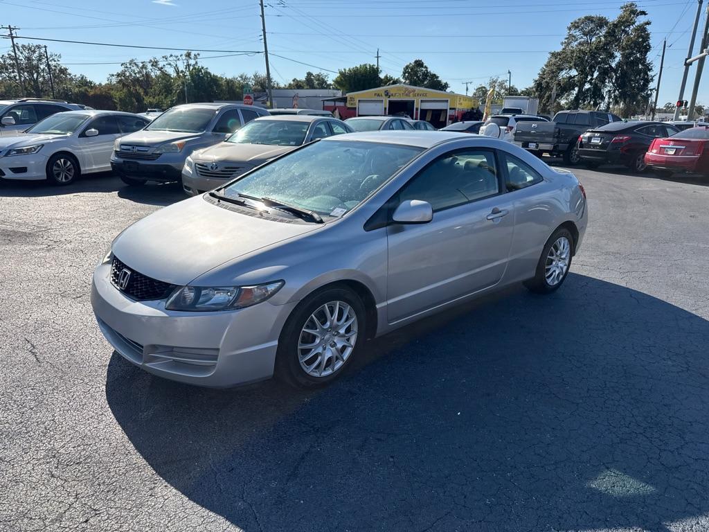 2010 SILVER HONDA CIVIC LX (2HGFG1B63AH) with an 1.8L engine, Automatic transmission, located at 2929 9th St. West, Bradenton, 34205, (941) 242-2810, 27.473591, -82.570679 - Photo#3