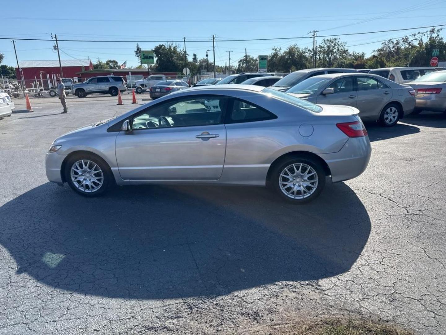 2010 SILVER HONDA CIVIC LX (2HGFG1B63AH) with an 1.8L engine, Automatic transmission, located at 2929 9th St. West, Bradenton, 34205, (941) 242-2810, 27.473591, -82.570679 - Photo#4