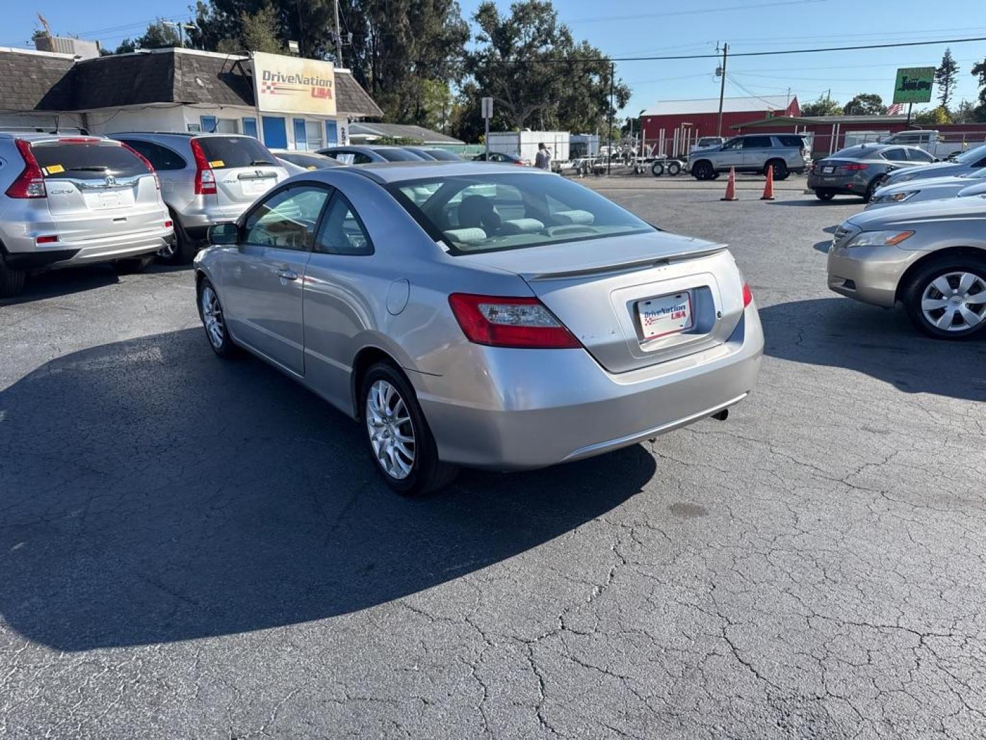 2010 SILVER HONDA CIVIC LX (2HGFG1B63AH) with an 1.8L engine, Automatic transmission, located at 2929 9th St. West, Bradenton, 34205, (941) 242-2810, 27.473591, -82.570679 - Photo#5