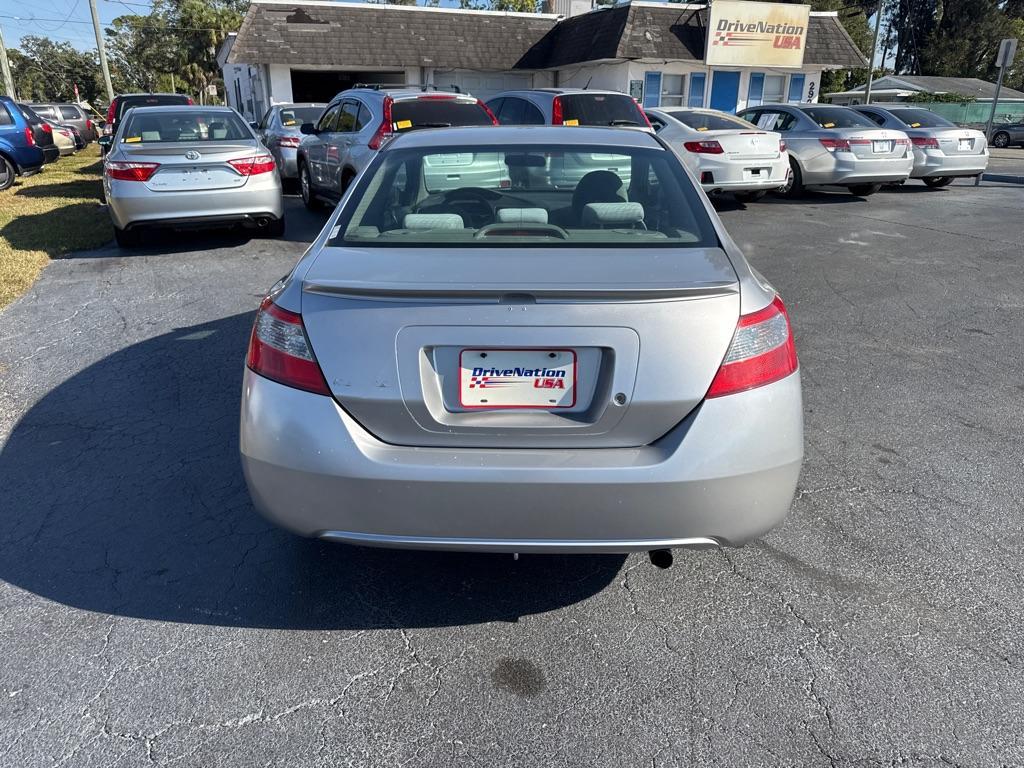 2010 SILVER HONDA CIVIC LX (2HGFG1B63AH) with an 1.8L engine, Automatic transmission, located at 2929 9th St. West, Bradenton, 34205, (941) 242-2810, 27.473591, -82.570679 - Photo#6