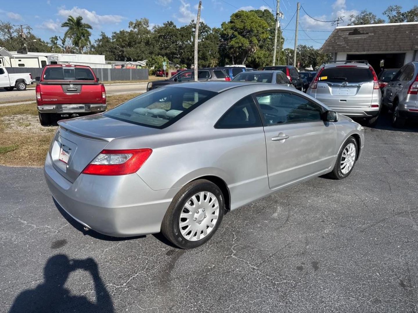 2010 SILVER HONDA CIVIC LX (2HGFG1B63AH) with an 1.8L engine, Automatic transmission, located at 2929 9th St. West, Bradenton, 34205, (941) 242-2810, 27.473591, -82.570679 - Photo#7