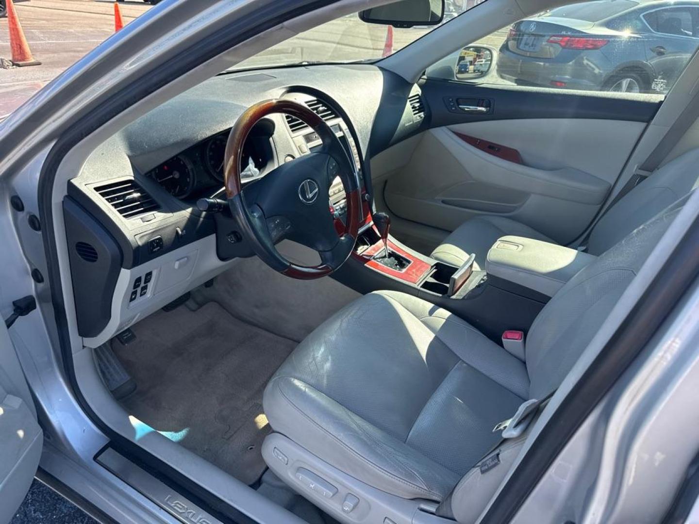 2008 SILVER LEXUS ES 350 (JTHBJ46G082) with an 3.5L engine, Automatic transmission, located at 2929 9th St. West, Bradenton, 34205, (941) 242-2810, 27.473591, -82.570679 - Thanks for inquring into DriveNation USA! All vehicles listed can be viewed at www.drivenationusa.com for vehicle history reports and additonal info. We cannot quote any terms such as down payments or monthly payments without an application. You can apply directly at www.drivenationusa.com or by con - Photo#9