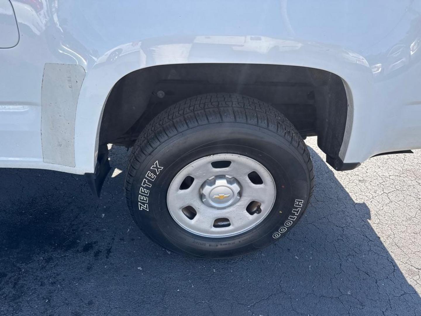 2017 WHITE CHEVROLET COLORADO (1GCHSBEA9H1) with an 2.5L engine, Automatic transmission, located at 2929 9th St. West, Bradenton, 34205, (941) 242-2810, 27.473591, -82.570679 - Thanks for inquring into DriveNation USA! All vehicles listed can be viewed at www.drivenationusa.com for vehicle history reports and additonal info. We cannot quote any terms such as down payments or monthly payments without an application. You can apply directly at www.drivenationusa.com or by con - Photo#7