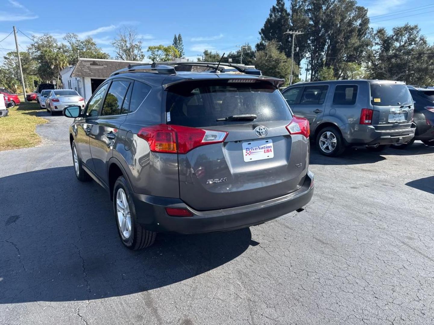 2014 GRAY TOYOTA RAV4 XLE (2T3WFREV6EW) with an 2.5L engine, Automatic transmission, located at 2929 9th St. West, Bradenton, 34205, (941) 242-2810, 27.473591, -82.570679 - Thanks for inquring into DriveNation USA! All vehicles listed can be viewed at www.drivenationusa.com for vehicle history reports and additonal info. We cannot quote any terms such as down payments or monthly payments without an application. You can apply directly at www.drivenationusa.com or by con - Photo#5