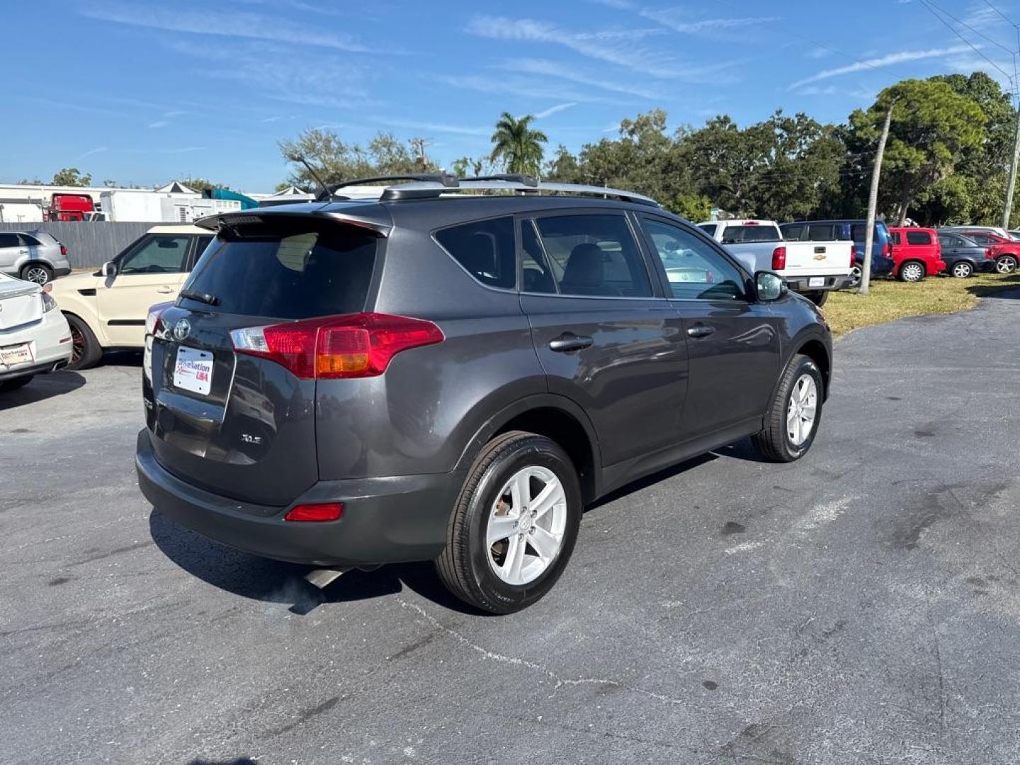 2014 GRAY TOYOTA RAV4 XLE (2T3WFREV6EW) with an 2.5L engine, Automatic transmission, located at 2929 9th St. West, Bradenton, 34205, (941) 242-2810, 27.473591, -82.570679 - Thanks for inquring into DriveNation USA! All vehicles listed can be viewed at www.drivenationusa.com for vehicle history reports and additonal info. We cannot quote any terms such as down payments or monthly payments without an application. You can apply directly at www.drivenationusa.com or by con - Photo#7