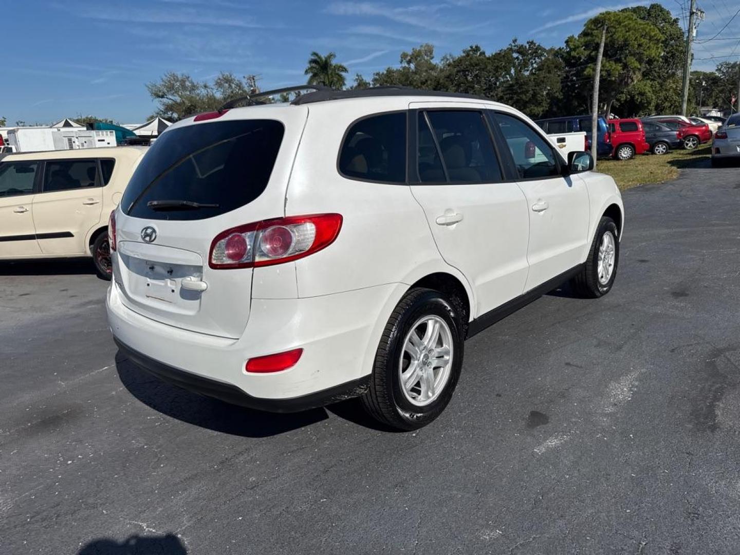 2012 WHITE HYUNDAI SANTA FE GLS (5XYZG3AB1CG) with an 2.4L engine, Automatic transmission, located at 2929 9th St. West, Bradenton, 34205, (941) 242-2810, 27.473591, -82.570679 - Thanks for inquring into DriveNation USA! All vehicles listed can be viewed at www.drivenationusa.com for vehicle history reports and additonal info. We cannot quote any terms such as down payments or monthly payments without an application. You can apply directly at www.drivenationusa.com or by con - Photo#7
