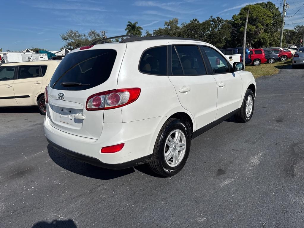 2012 WHITE HYUNDAI SANTA FE GLS (5XYZG3AB1CG) with an 2.4L engine, Automatic transmission, located at 2929 9th St. West, Bradenton, 34205, (941) 242-2810, 27.473591, -82.570679 - Thanks for inquring into DriveNation USA! All vehicles listed can be viewed at www.drivenationusa.com for vehicle history reports and additonal info. We cannot quote any terms such as down payments or monthly payments without an application. You can apply directly at www.drivenationusa.com or by con - Photo#7