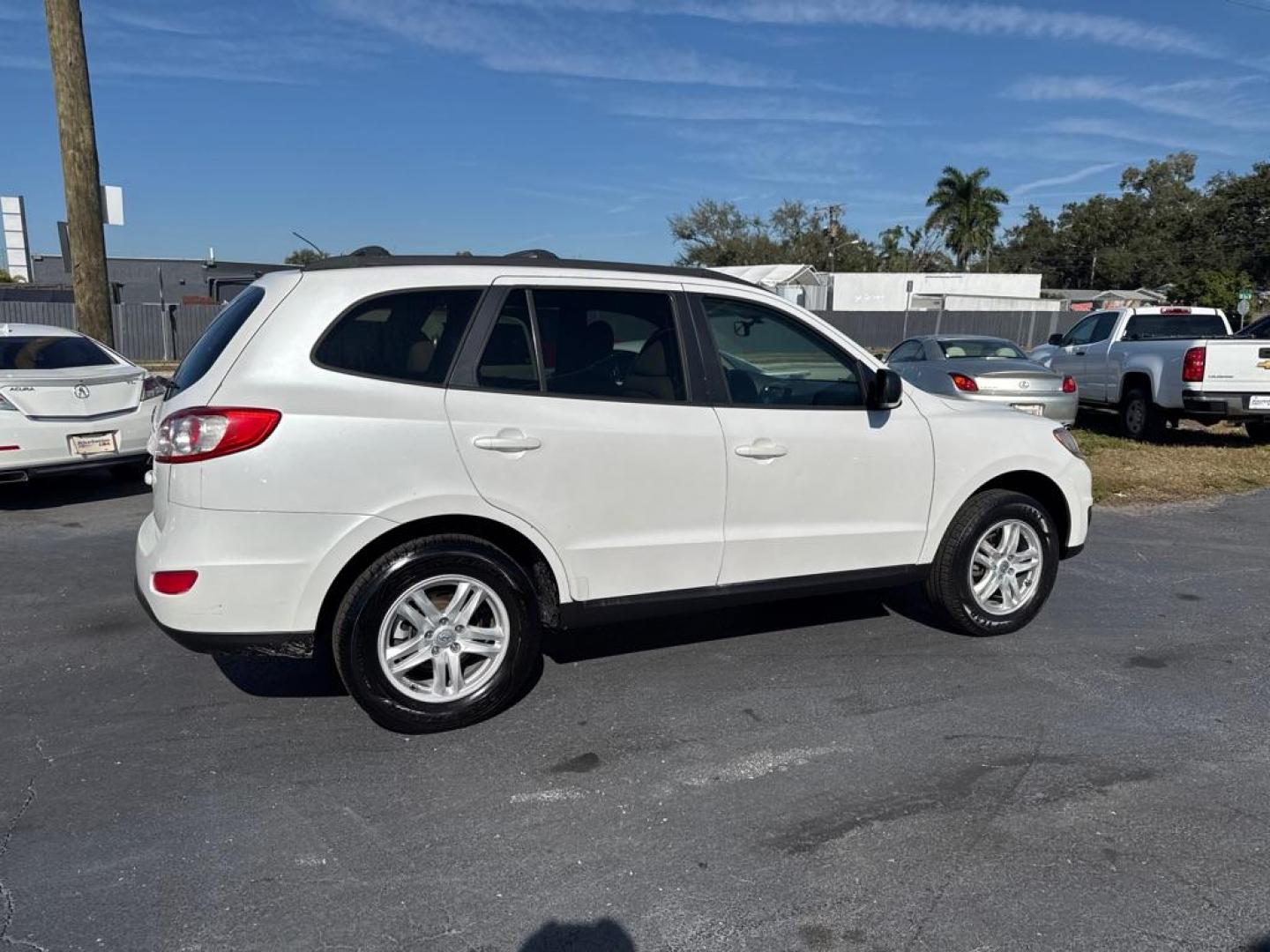 2012 WHITE HYUNDAI SANTA FE GLS (5XYZG3AB1CG) with an 2.4L engine, Automatic transmission, located at 2929 9th St. West, Bradenton, 34205, (941) 242-2810, 27.473591, -82.570679 - Thanks for inquring into DriveNation USA! All vehicles listed can be viewed at www.drivenationusa.com for vehicle history reports and additonal info. We cannot quote any terms such as down payments or monthly payments without an application. You can apply directly at www.drivenationusa.com or by con - Photo#8