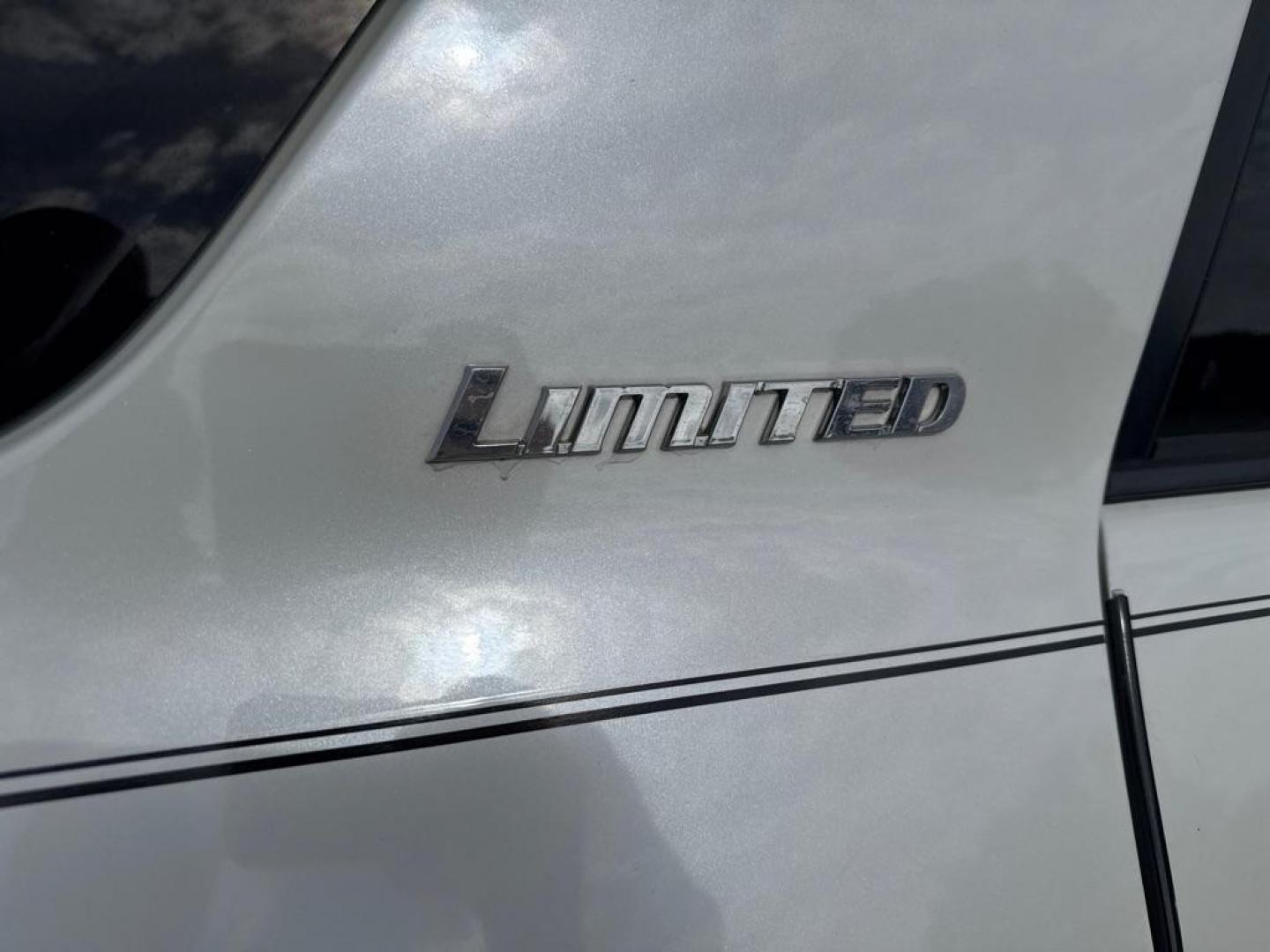 2010 WHITE TOYOTA 4RUNNER SR5 (JTEZU5JR6A5) with an 4.0L engine, Automatic transmission, located at 2929 9th St. West, Bradenton, 34205, (941) 242-2810, 27.473591, -82.570679 - Thanks for inquring into DriveNation USA! All vehicles listed can be viewed at www.drivenationusa.com for vehicle history reports and additonal info. We cannot quote any terms such as down payments or monthly payments without an application. You can apply directly at www.drivenationusa.com or by con - Photo#8