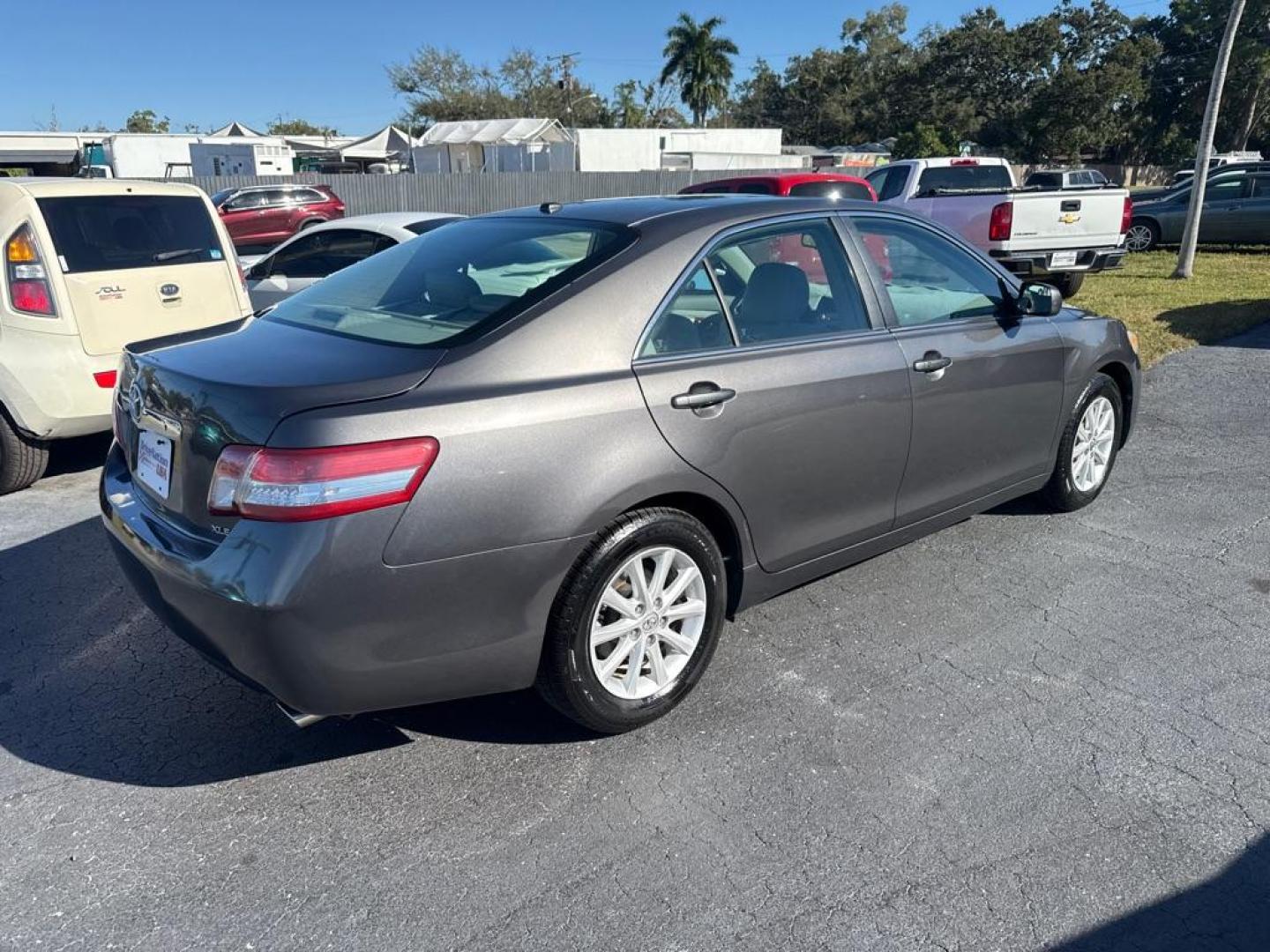 2011 GRAY TOYOTA CAMRY XLE (4T4BF3EK2BR) with an 2.5L engine, Automatic transmission, located at 2929 9th St. West, Bradenton, 34205, (941) 242-2810, 27.473591, -82.570679 - Thanks for inquring into DriveNation USA! All vehicles listed can be viewed at www.drivenationusa.com for vehicle history reports and additonal info. We cannot quote any terms such as down payments or monthly payments without an application. You can apply directly at www.drivenationusa.com or by con - Photo#6