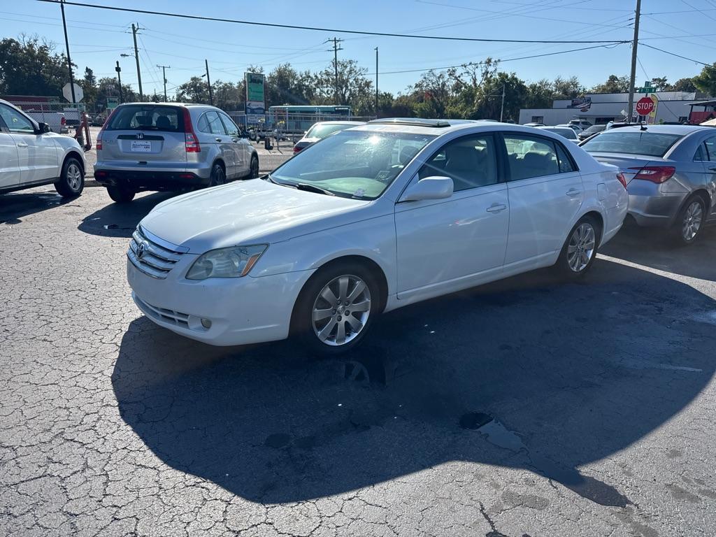 2005 WHITE TOYOTA AVALON XL (4T1BK36BX5U) with an 3.5L engine, Automatic transmission, located at 2929 9th St. West, Bradenton, 34205, (941) 242-2810, 27.473591, -82.570679 - Thanks for inquring into DriveNation USA! All vehicles listed can be viewed at www.drivenationusa.com for vehicle history reports and additonal info. We cannot quote any terms such as down payments or monthly payments without an application. You can apply directly at www.drivenationusa.com or by con - Photo#3