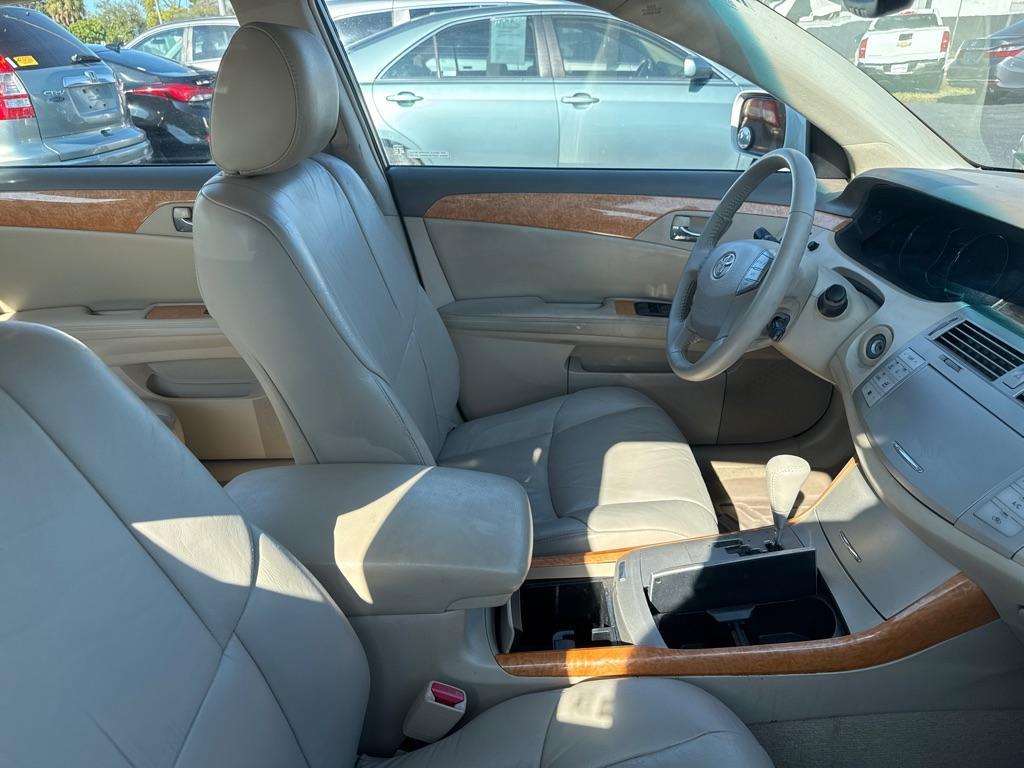 2005 WHITE TOYOTA AVALON XL (4T1BK36BX5U) with an 3.5L engine, Automatic transmission, located at 2929 9th St. West, Bradenton, 34205, (941) 242-2810, 27.473591, -82.570679 - Thanks for inquring into DriveNation USA! All vehicles listed can be viewed at www.drivenationusa.com for vehicle history reports and additonal info. We cannot quote any terms such as down payments or monthly payments without an application. You can apply directly at www.drivenationusa.com or by con - Photo#5