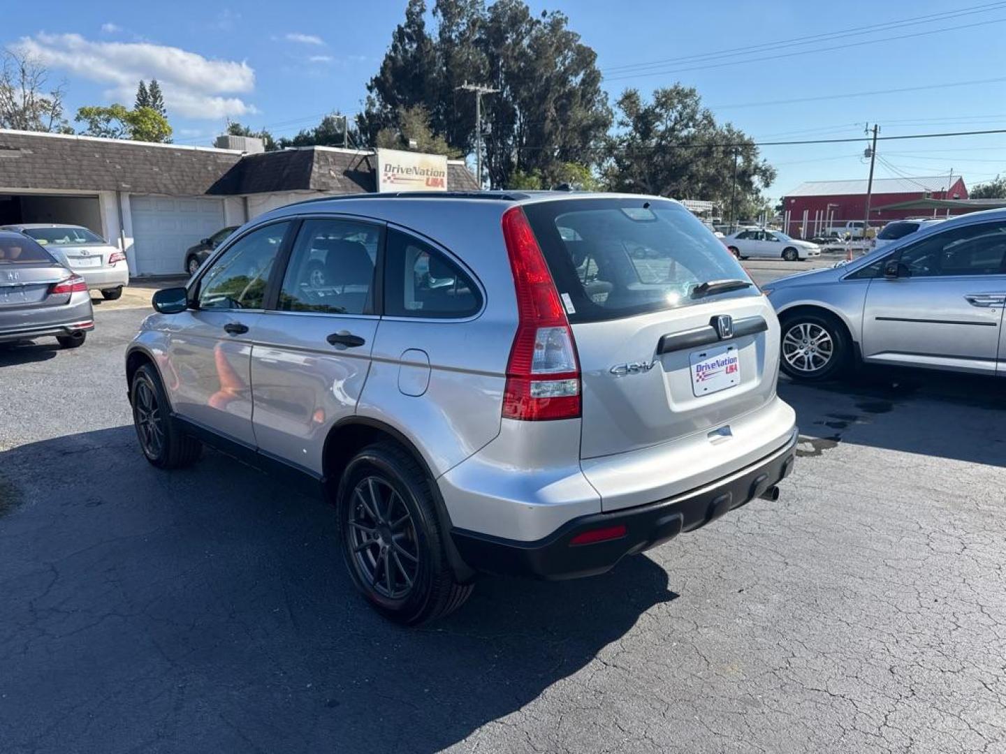 2009 GRAY HONDA CR-V LX (3CZRE38379G) with an 2.4L engine, Automatic transmission, located at 2929 9th St. West, Bradenton, 34205, (941) 242-2810, 27.473591, -82.570679 - Thanks for inquring into DriveNation USA! All vehicles listed can be viewed at www.drivenationusa.com for vehicle history reports and additonal info. We cannot quote any terms such as down payments or monthly payments without an application. You can apply directly at www.drivenationusa.com or by con - Photo#5
