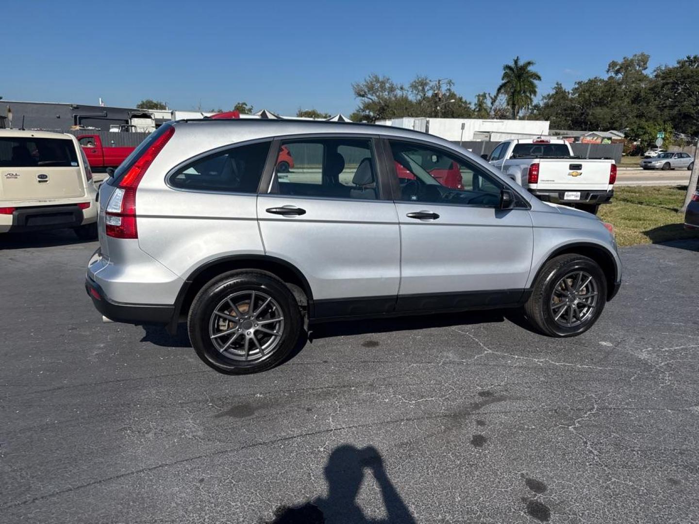 2009 GRAY HONDA CR-V LX (3CZRE38379G) with an 2.4L engine, Automatic transmission, located at 2929 9th St. West, Bradenton, 34205, (941) 242-2810, 27.473591, -82.570679 - Thanks for inquring into DriveNation USA! All vehicles listed can be viewed at www.drivenationusa.com for vehicle history reports and additonal info. We cannot quote any terms such as down payments or monthly payments without an application. You can apply directly at www.drivenationusa.com or by con - Photo#8
