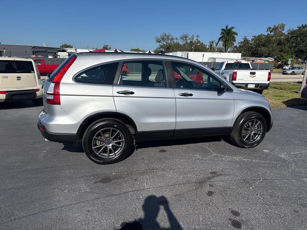 2009 GRAY HONDA CR-V LX (3CZRE38379G) with an 2.4L engine, Automatic transmission, located at 2929 9th St. West, Bradenton, 34205, (941) 242-2810, 27.473591, -82.570679 - Photo#8