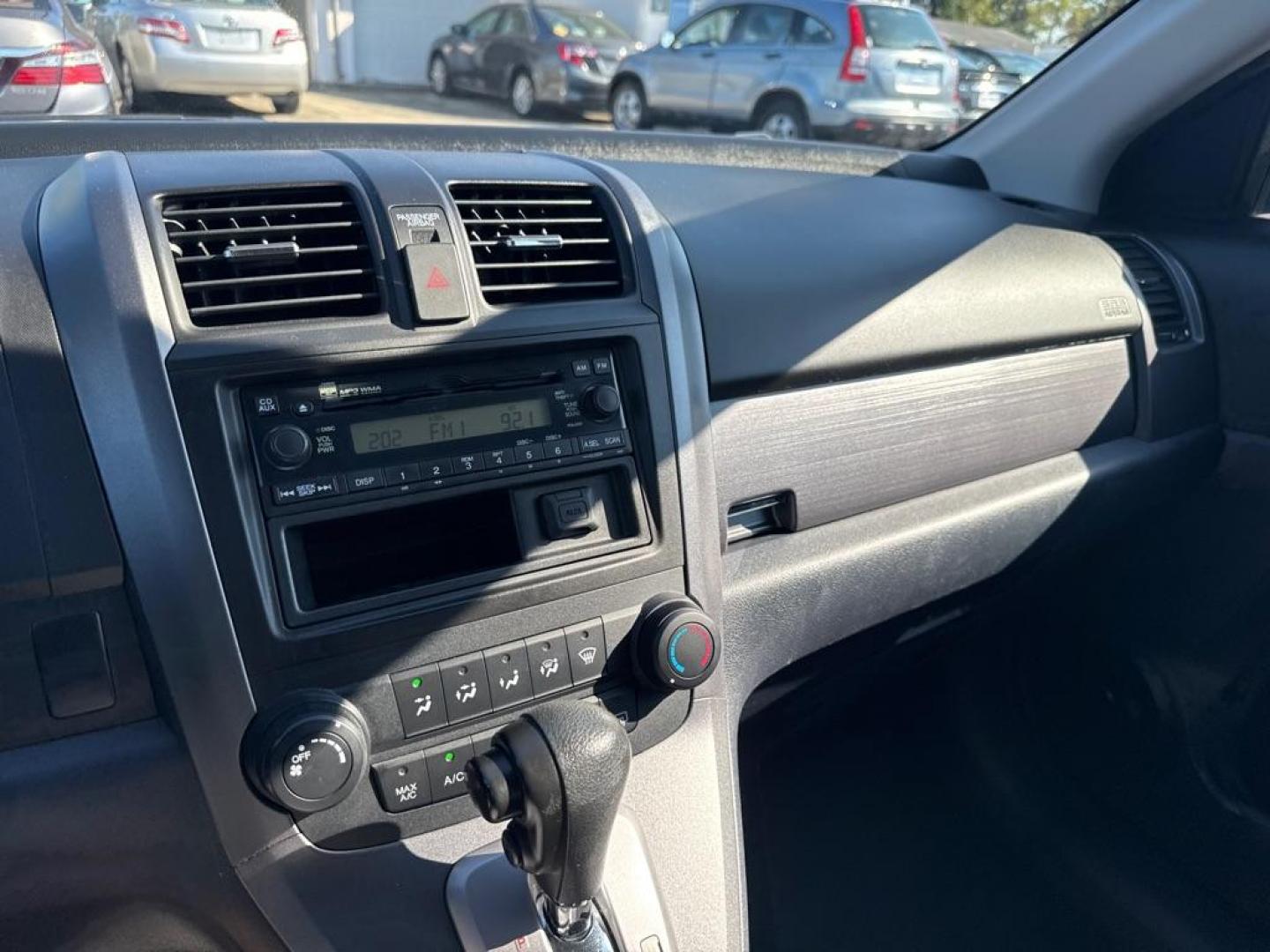 2009 GRAY HONDA CR-V LX (3CZRE38379G) with an 2.4L engine, Automatic transmission, located at 2929 9th St. West, Bradenton, 34205, (941) 242-2810, 27.473591, -82.570679 - Thanks for inquring into DriveNation USA! All vehicles listed can be viewed at www.drivenationusa.com for vehicle history reports and additonal info. We cannot quote any terms such as down payments or monthly payments without an application. You can apply directly at www.drivenationusa.com or by con - Photo#11