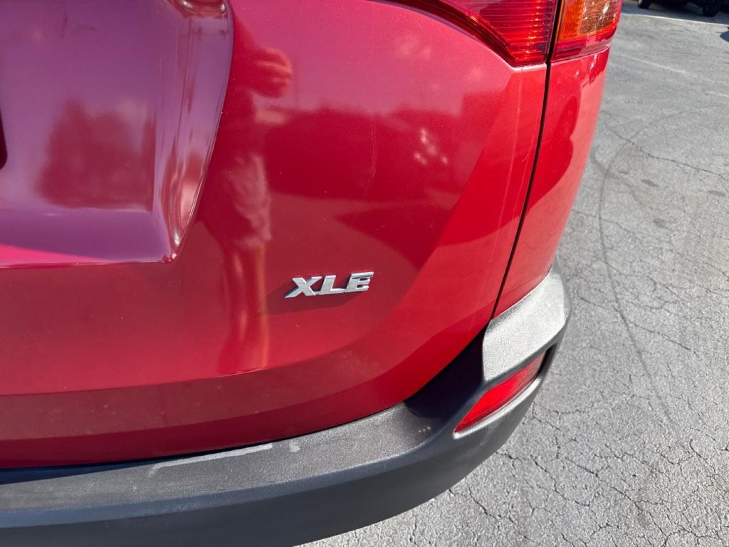 2014 RED TOYOTA RAV4 XLE (JTMWFREV9EJ) with an 2.5L engine, Automatic transmission, located at 2929 9th St. West, Bradenton, 34205, (941) 242-2810, 27.473591, -82.570679 - Thanks for inquring into DriveNation USA! All vehicles listed can be viewed at www.drivenationusa.com for vehicle history reports and additonal info. We cannot quote any terms such as down payments or monthly payments without an application. You can apply directly at www.drivenationusa.com or by con - Photo#10