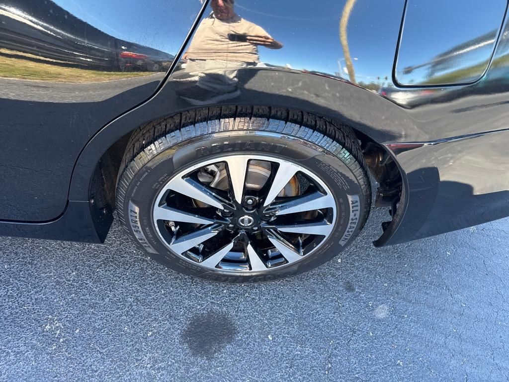2018 BLACK NISSAN ALTIMA 2.5 SL (1N4AL3AP2JC) with an 2.5L engine, Continuously Variable transmission, located at 2929 9th St. West, Bradenton, 34205, (941) 242-2810, 27.473591, -82.570679 - Thanks for inquring into DriveNation USA! All vehicles listed can be viewed at www.drivenationusa.com for vehicle history reports and additonal info. We cannot quote any terms such as down payments or monthly payments without an application. You can apply directly at www.drivenationusa.com or by con - Photo#9