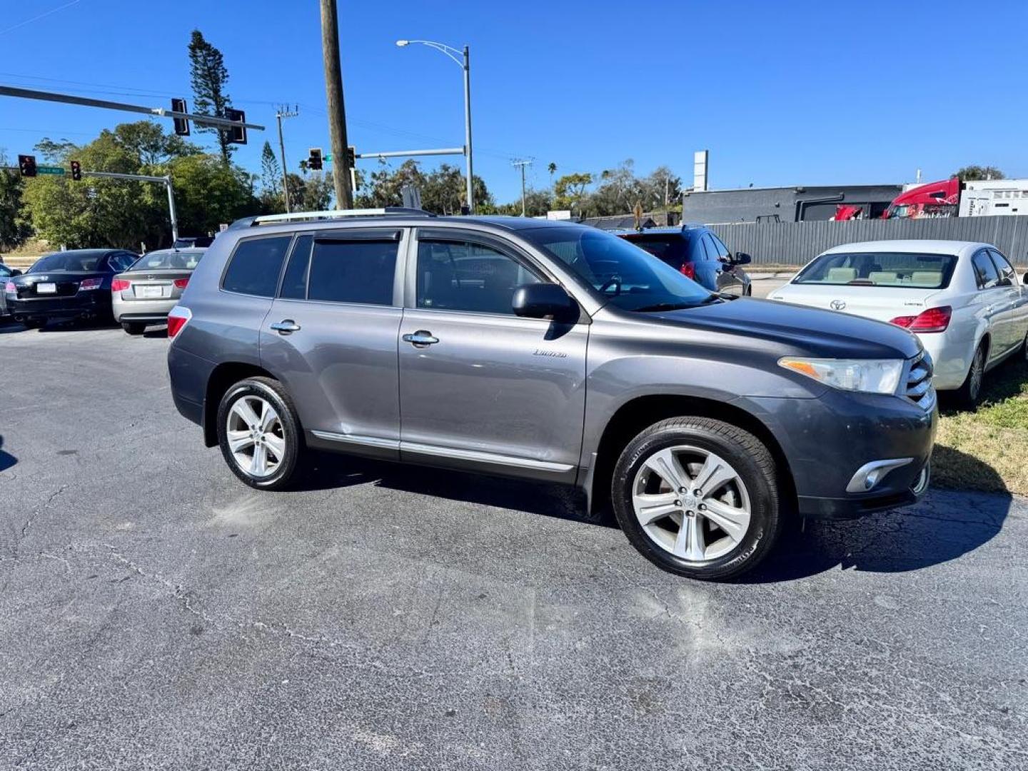 2012 GRAY TOYOTA HIGHLANDER LIMITED (5TDYK3EH0CS) with an 3.5L engine, Automatic transmission, located at 2929 9th St. West, Bradenton, 34205, (941) 242-2810, 27.473591, -82.570679 - Thanks for inquring into DriveNation USA! All vehicles listed can be viewed at www.drivenationusa.com for vehicle history reports and additonal info. We cannot quote any terms such as down payments or monthly payments without an application. You can apply directly at www.drivenationusa.com or by con - Photo#1