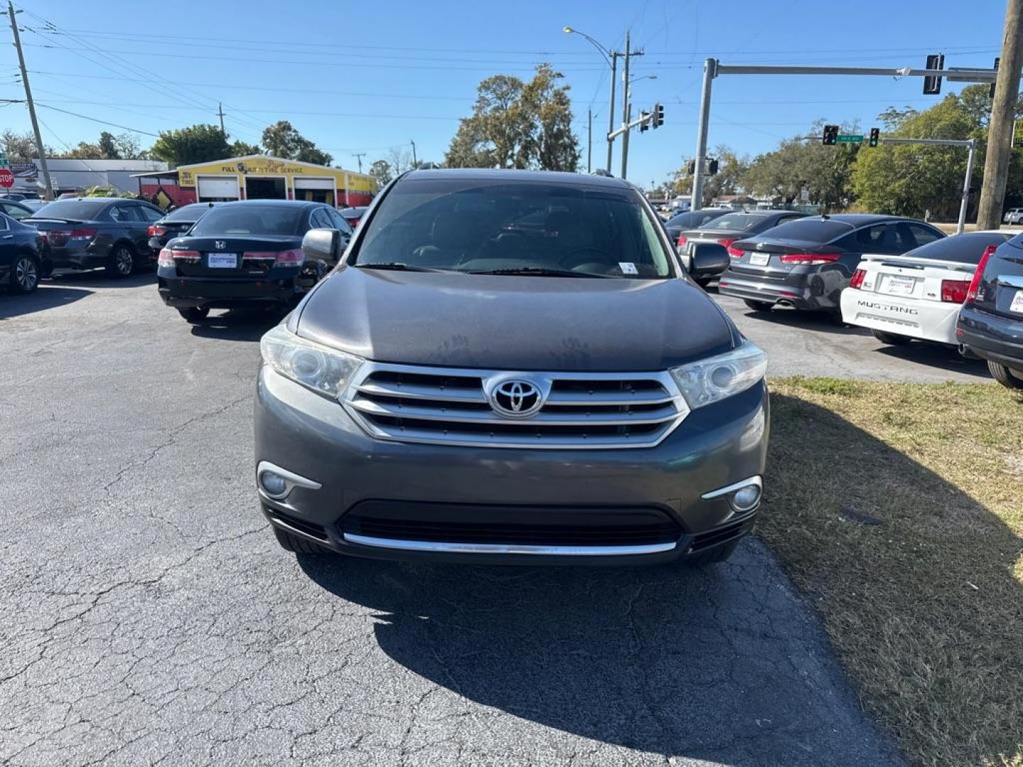 2012 GRAY TOYOTA HIGHLANDER LIMITED (5TDYK3EH0CS) with an 3.5L engine, Automatic transmission, located at 2929 9th St. West, Bradenton, 34205, (941) 242-2810, 27.473591, -82.570679 - Thanks for inquring into DriveNation USA! All vehicles listed can be viewed at www.drivenationusa.com for vehicle history reports and additonal info. We cannot quote any terms such as down payments or monthly payments without an application. You can apply directly at www.drivenationusa.com or by con - Photo#2
