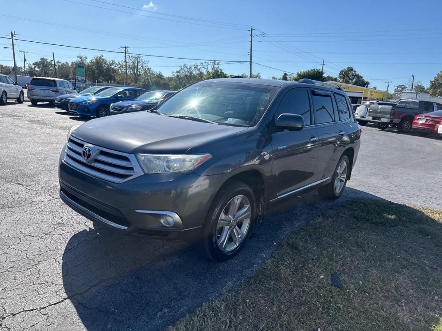 2012 GRAY TOYOTA HIGHLANDER LIMITED (5TDYK3EH0CS) with an 3.5L engine, Automatic transmission, located at 2929 9th St. West, Bradenton, 34205, (941) 242-2810, 27.473591, -82.570679 - Thanks for inquring into DriveNation USA! All vehicles listed can be viewed at www.drivenationusa.com for vehicle history reports and additonal info. We cannot quote any terms such as down payments or monthly payments without an application. You can apply directly at www.drivenationusa.com or by con - Photo#3