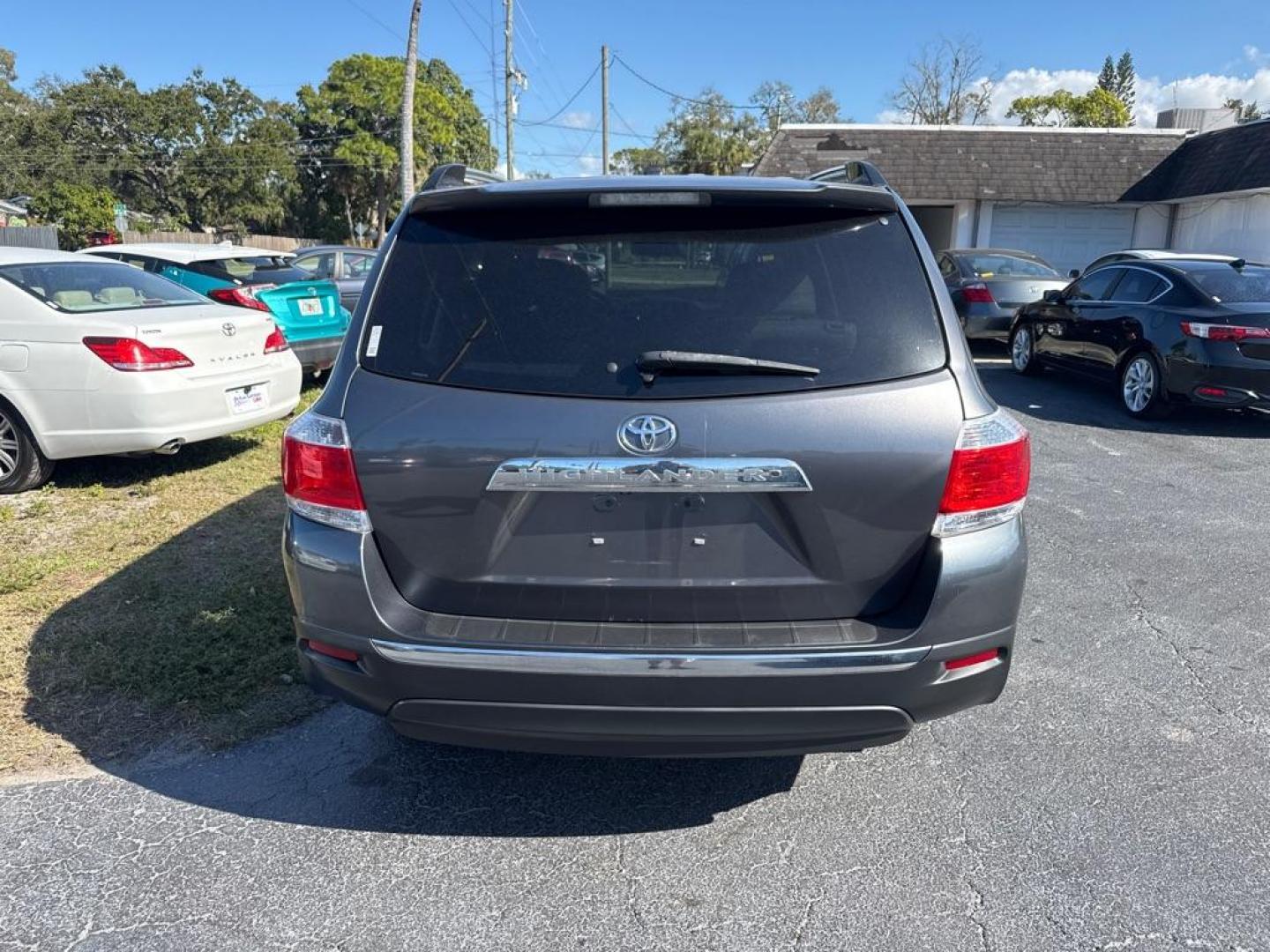2012 GRAY TOYOTA HIGHLANDER LIMITED (5TDYK3EH0CS) with an 3.5L engine, Automatic transmission, located at 2929 9th St. West, Bradenton, 34205, (941) 242-2810, 27.473591, -82.570679 - Thanks for inquring into DriveNation USA! All vehicles listed can be viewed at www.drivenationusa.com for vehicle history reports and additonal info. We cannot quote any terms such as down payments or monthly payments without an application. You can apply directly at www.drivenationusa.com or by con - Photo#5
