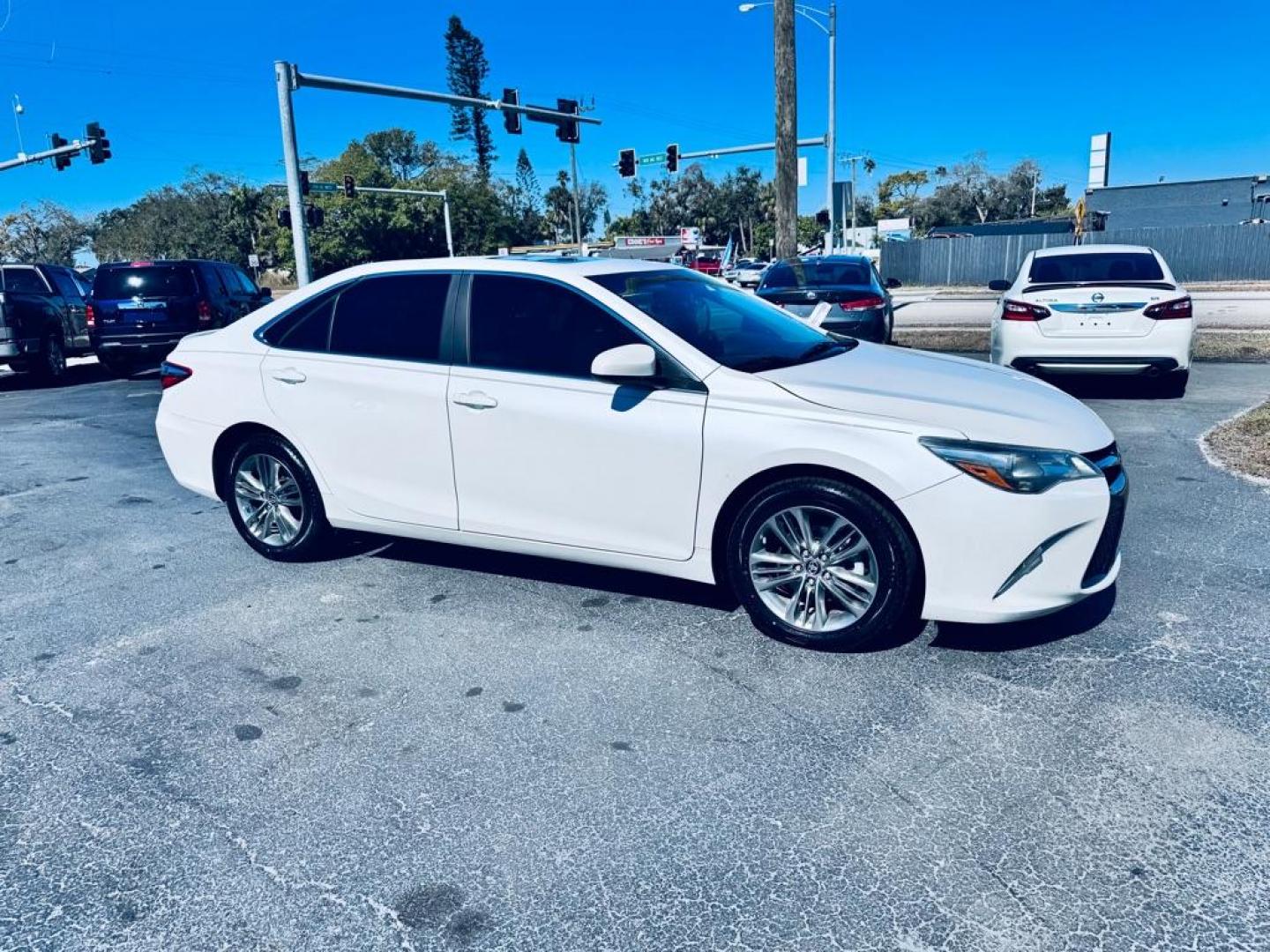 2017 WHITE TOYOTA CAMRY LE (4T1BF1FK8HU) with an 2.5L engine, Automatic transmission, located at 2929 9th St. West, Bradenton, 34205, (941) 242-2810, 27.473591, -82.570679 - Thanks for inquring into DriveNation USA! All vehicles listed can be viewed at www.drivenationusa.com for vehicle history reports and additonal info. We cannot quote any terms such as down payments or monthly payments without an application. You can apply directly at www.drivenationusa.com or by con - Photo#1
