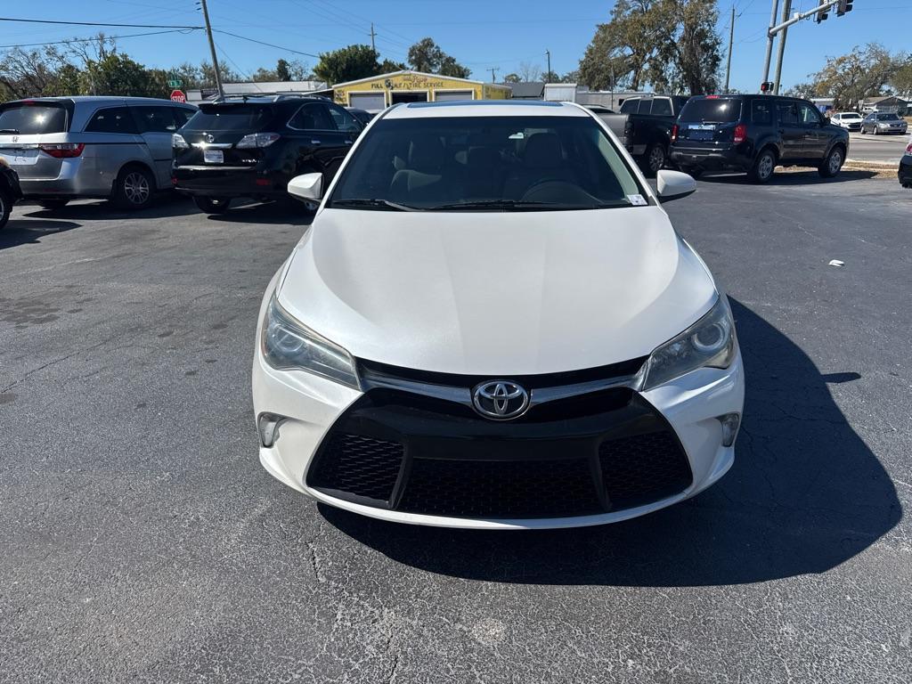 2017 WHITE TOYOTA CAMRY LE (4T1BF1FK8HU) with an 2.5L engine, Automatic transmission, located at 2929 9th St. West, Bradenton, 34205, (941) 242-2810, 27.473591, -82.570679 - Photo#3