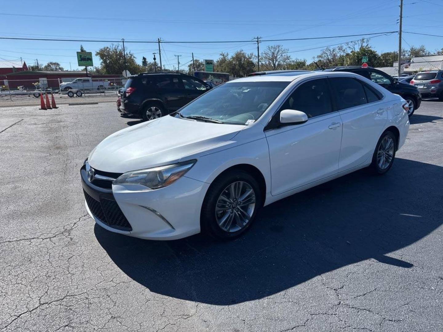 2017 WHITE TOYOTA CAMRY LE (4T1BF1FK8HU) with an 2.5L engine, Automatic transmission, located at 2929 9th St. West, Bradenton, 34205, (941) 242-2810, 27.473591, -82.570679 - Thanks for inquring into DriveNation USA! All vehicles listed can be viewed at www.drivenationusa.com for vehicle history reports and additonal info. We cannot quote any terms such as down payments or monthly payments without an application. You can apply directly at www.drivenationusa.com or by con - Photo#4