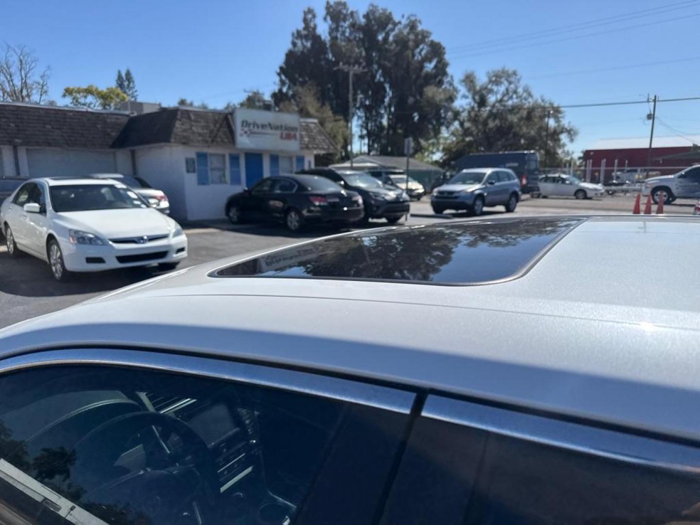 2017 WHITE TOYOTA CAMRY LE (4T1BF1FK8HU) with an 2.5L engine, Automatic transmission, located at 2929 9th St. West, Bradenton, 34205, (941) 242-2810, 27.473591, -82.570679 - Thanks for inquring into DriveNation USA! All vehicles listed can be viewed at www.drivenationusa.com for vehicle history reports and additonal info. We cannot quote any terms such as down payments or monthly payments without an application. You can apply directly at www.drivenationusa.com or by con - Photo#9