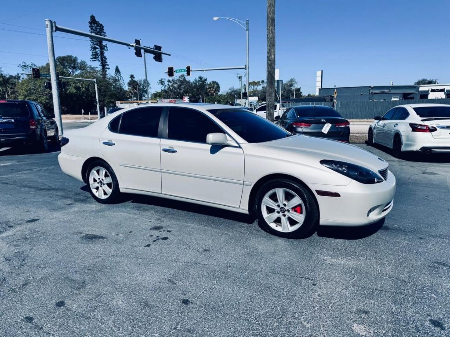 2005 WHITE LEXUS ES 330 (JTHBA30G855) with an 3.3L engine, Automatic transmission, located at 2929 9th St. West, Bradenton, 34205, (941) 242-2810, 27.473591, -82.570679 - Photo#1