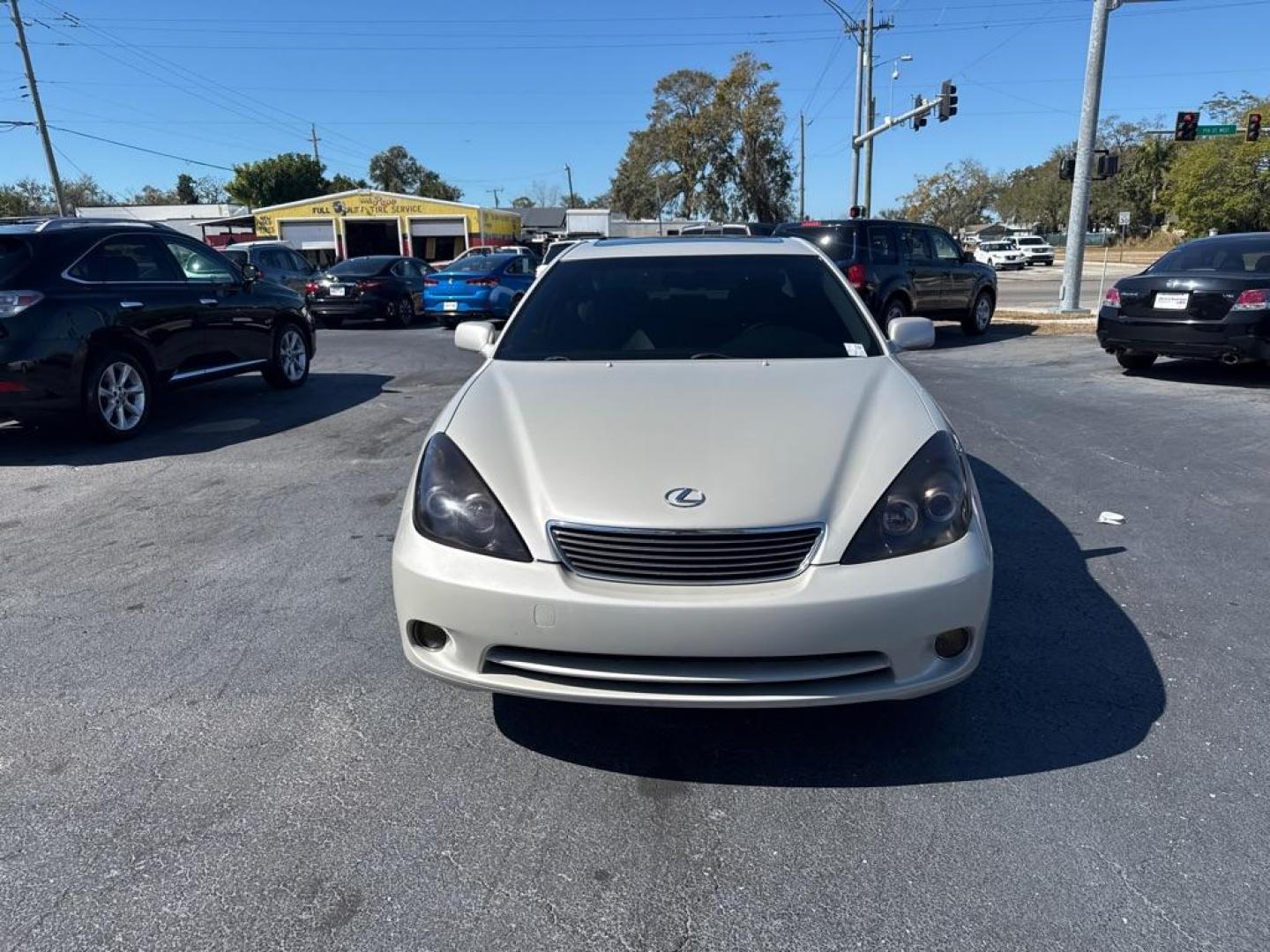 2005 WHITE LEXUS ES 330 (JTHBA30G855) with an 3.3L engine, Automatic transmission, located at 2929 9th St. West, Bradenton, 34205, (941) 242-2810, 27.473591, -82.570679 - Photo#4