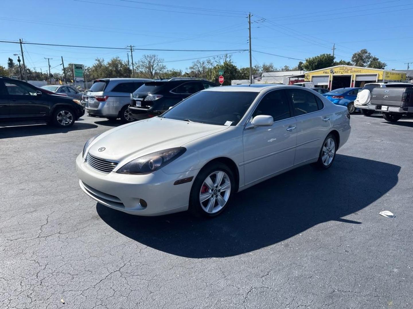 2005 WHITE LEXUS ES 330 (JTHBA30G855) with an 3.3L engine, Automatic transmission, located at 2929 9th St. West, Bradenton, 34205, (941) 242-2810, 27.473591, -82.570679 - Photo#5
