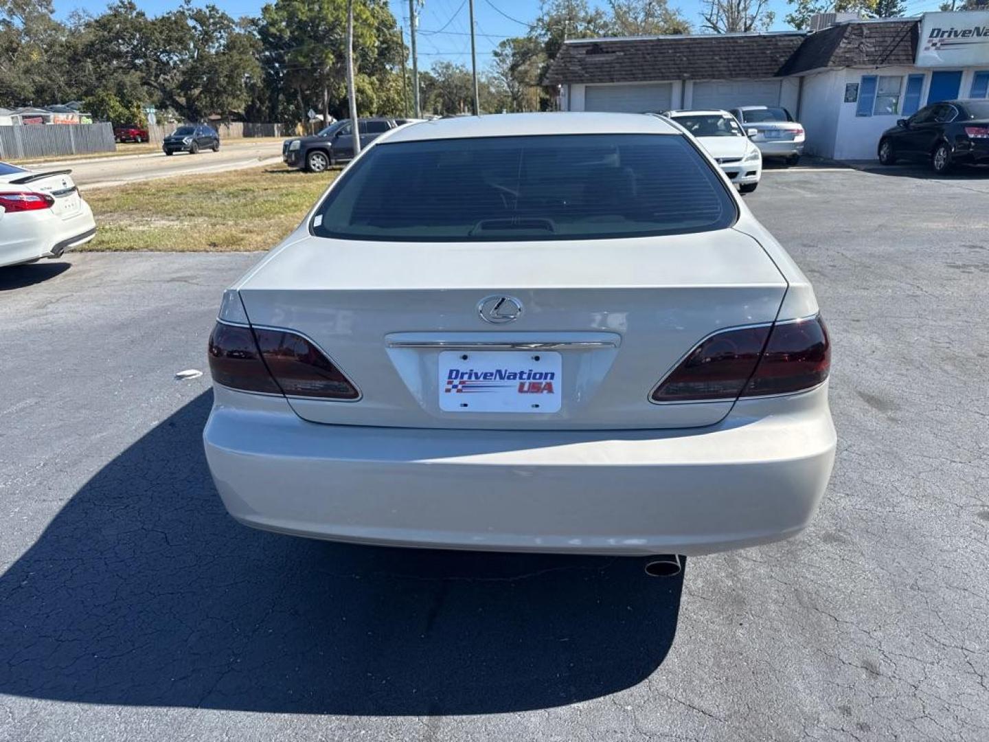 2005 WHITE LEXUS ES 330 (JTHBA30G855) with an 3.3L engine, Automatic transmission, located at 2929 9th St. West, Bradenton, 34205, (941) 242-2810, 27.473591, -82.570679 - Photo#7