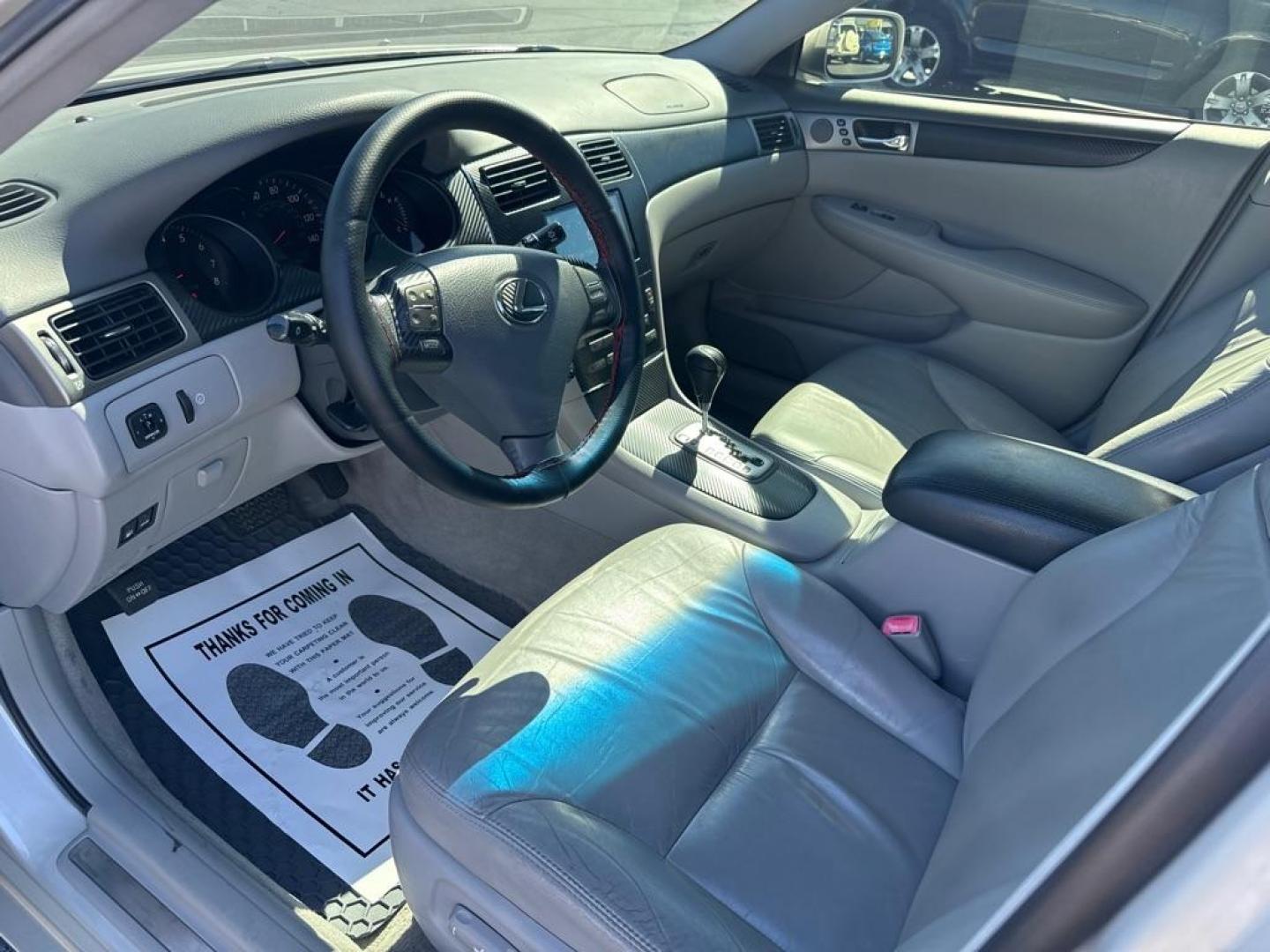 2005 WHITE LEXUS ES 330 (JTHBA30G855) with an 3.3L engine, Automatic transmission, located at 2929 9th St. West, Bradenton, 34205, (941) 242-2810, 27.473591, -82.570679 - Photo#9