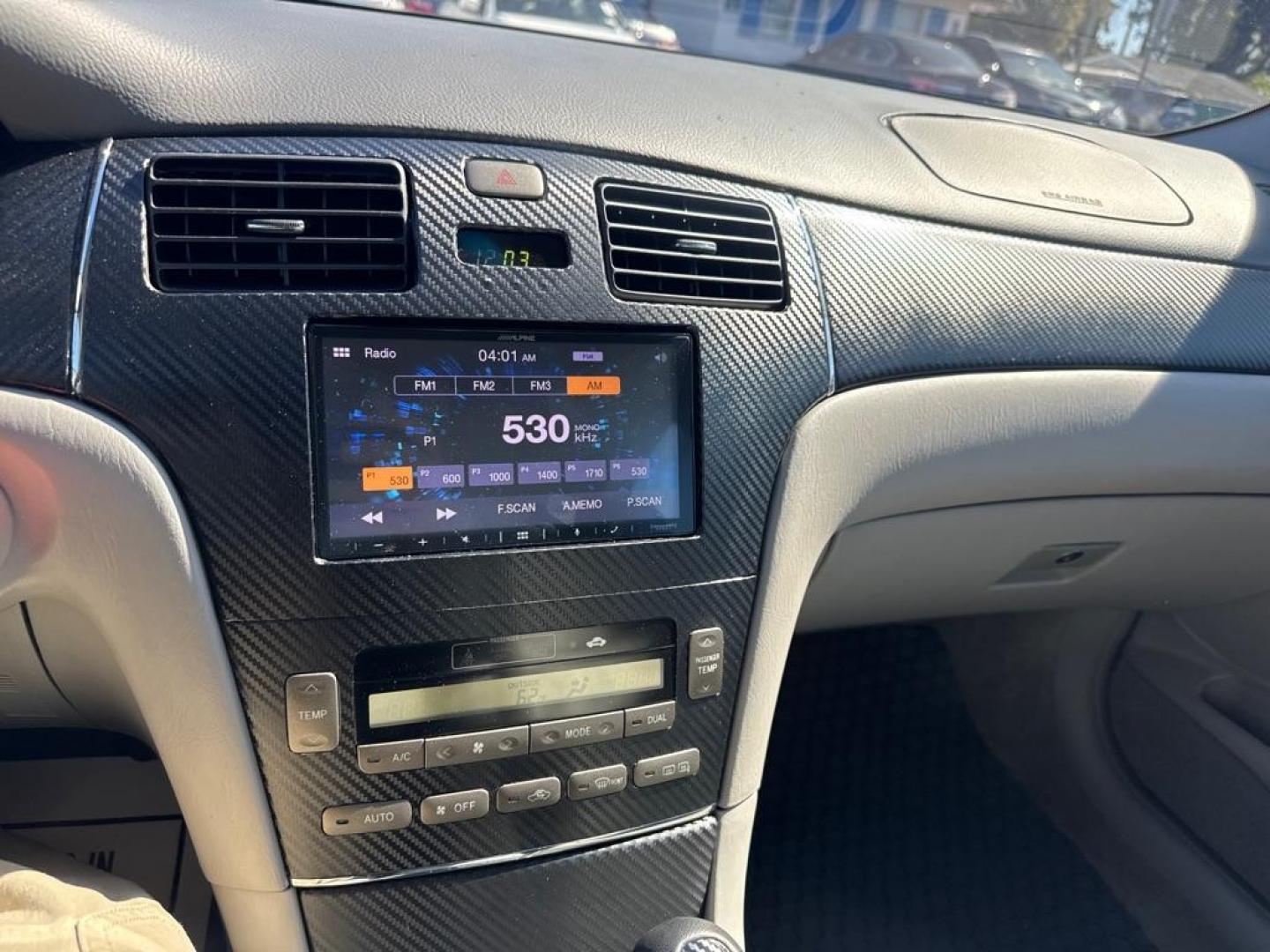 2005 WHITE LEXUS ES 330 (JTHBA30G855) with an 3.3L engine, Automatic transmission, located at 2929 9th St. West, Bradenton, 34205, (941) 242-2810, 27.473591, -82.570679 - Photo#10