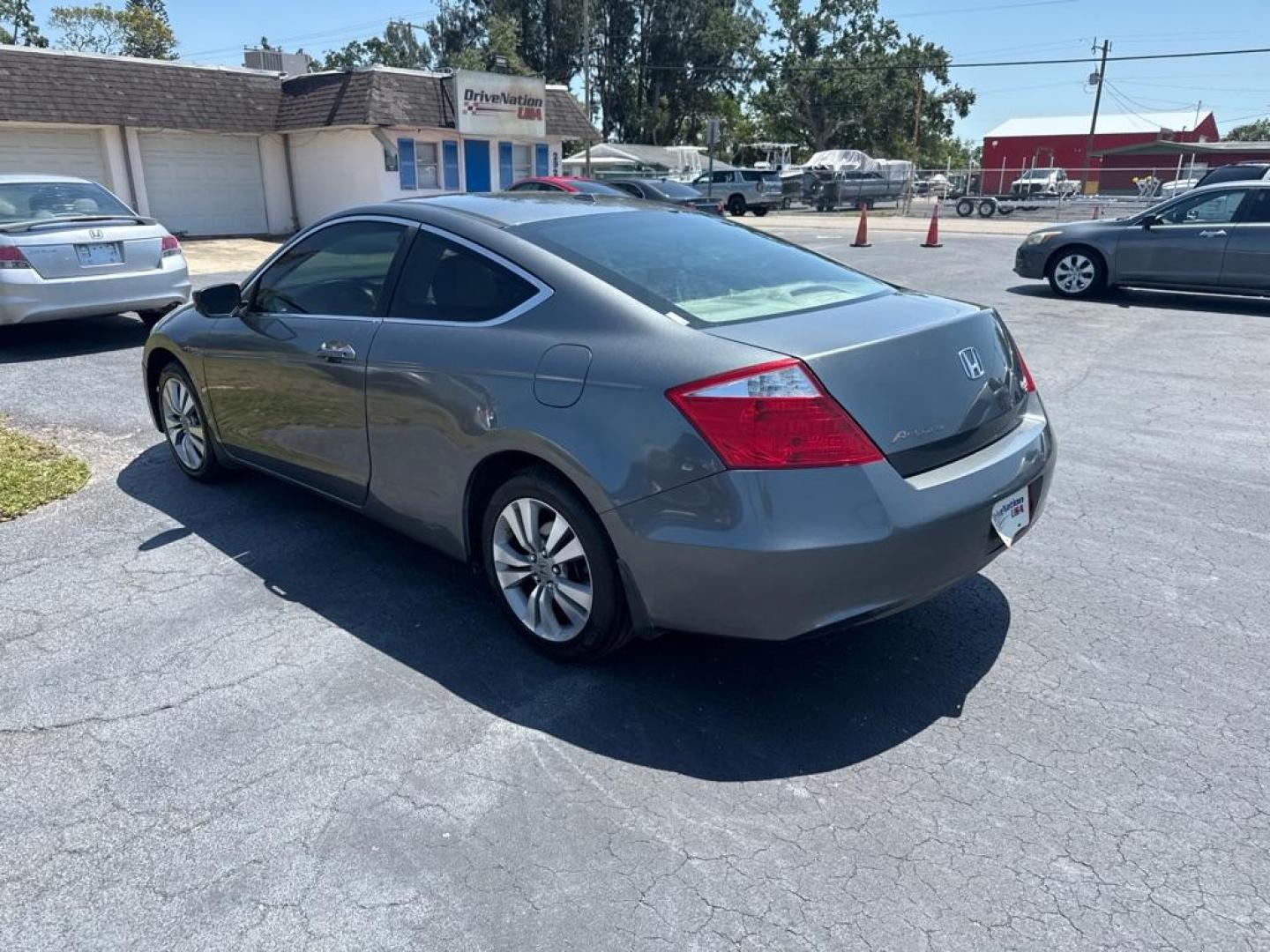 2009 GRAY HONDA ACCORD EXL (1HGCS22819A) with an 3.5L engine, Automatic transmission, located at 2929 9th St. West, Bradenton, 34205, (941) 242-2810, 27.473591, -82.570679 - Thanks for inquring into DriveNation USA! All vehicles listed can be viewed at www.drivenationusa.com for vehicle history reports and additonal info. We cannot quote any terms such as down payments or monthly payments without an application. You can apply directly at www.drivenationusa.com or by con - Photo#4