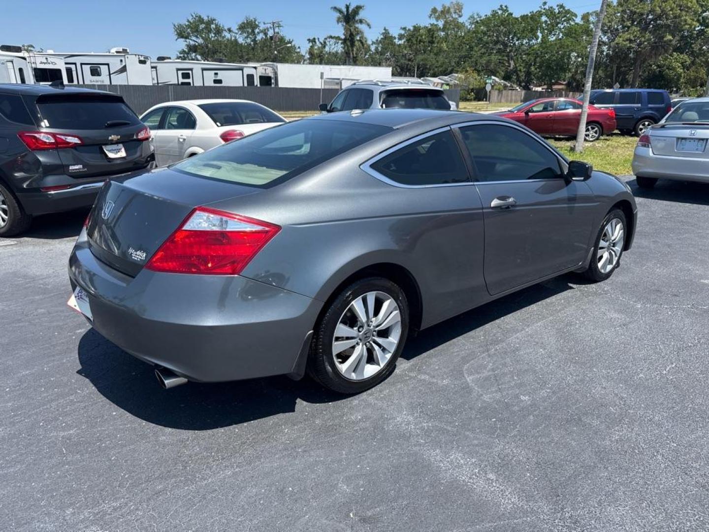 2009 GRAY HONDA ACCORD EXL (1HGCS22819A) with an 3.5L engine, Automatic transmission, located at 2929 9th St. West, Bradenton, 34205, (941) 242-2810, 27.473591, -82.570679 - Thanks for inquring into DriveNation USA! All vehicles listed can be viewed at www.drivenationusa.com for vehicle history reports and additonal info. We cannot quote any terms such as down payments or monthly payments without an application. You can apply directly at www.drivenationusa.com or by con - Photo#6